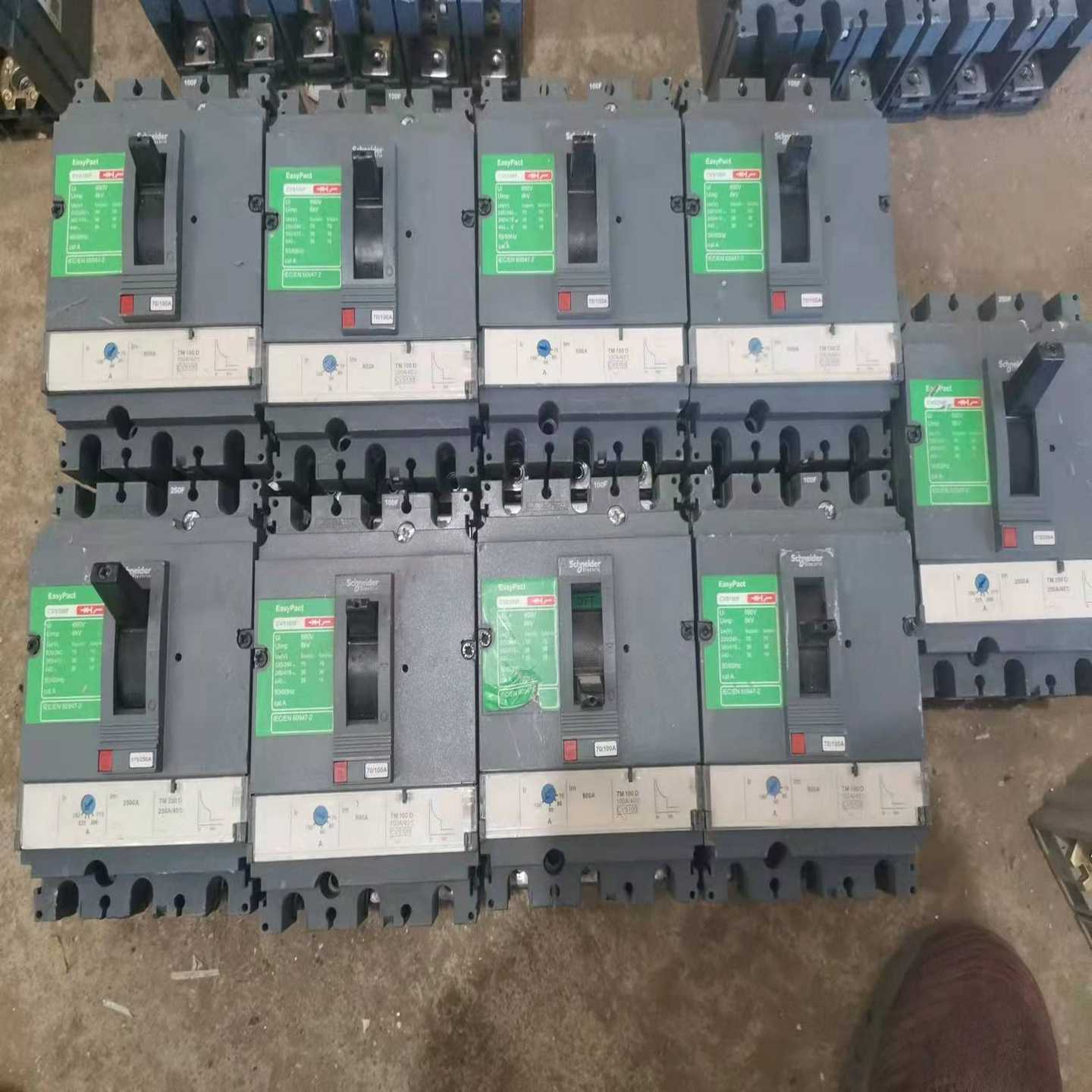 施耐德塑壳断路器，100安，剩一个，150元包邮，正品拆机