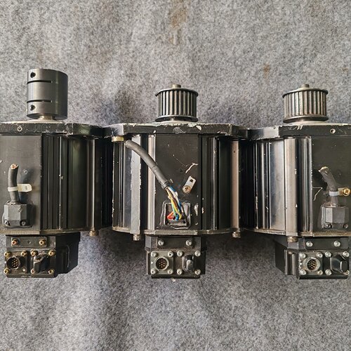 溢价-安川电机SGMRS12A2BYR11件实物