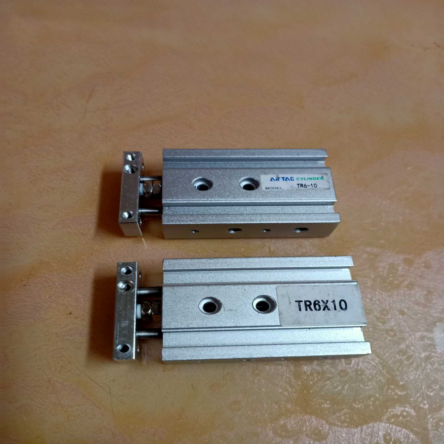 【议价】TR6X10气缸，未使用，没有外包装适用