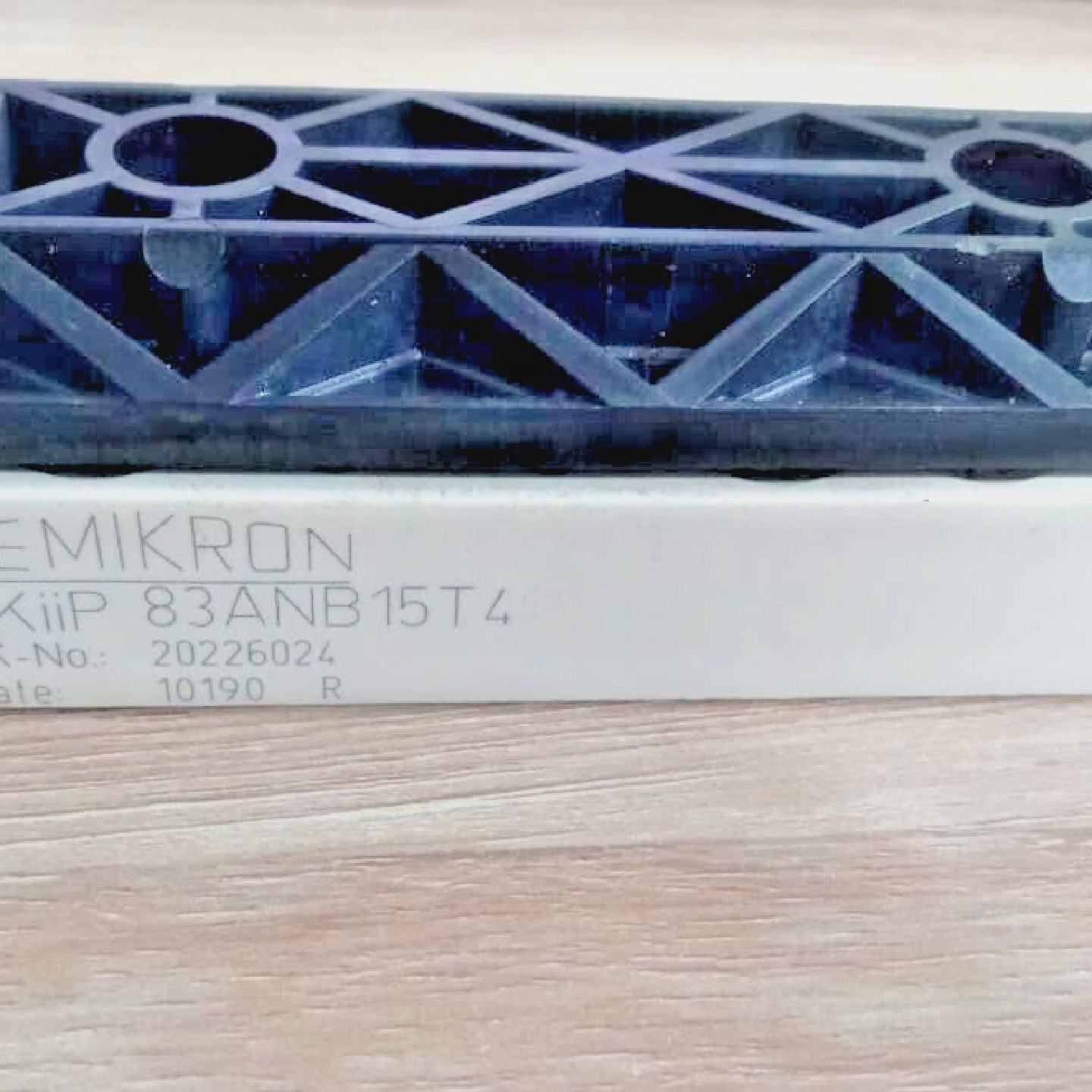 1PC SKIIP83ANB15T4 SEMIKRON IGBT MODULE SKIIP83ANB15T4 - 实物图