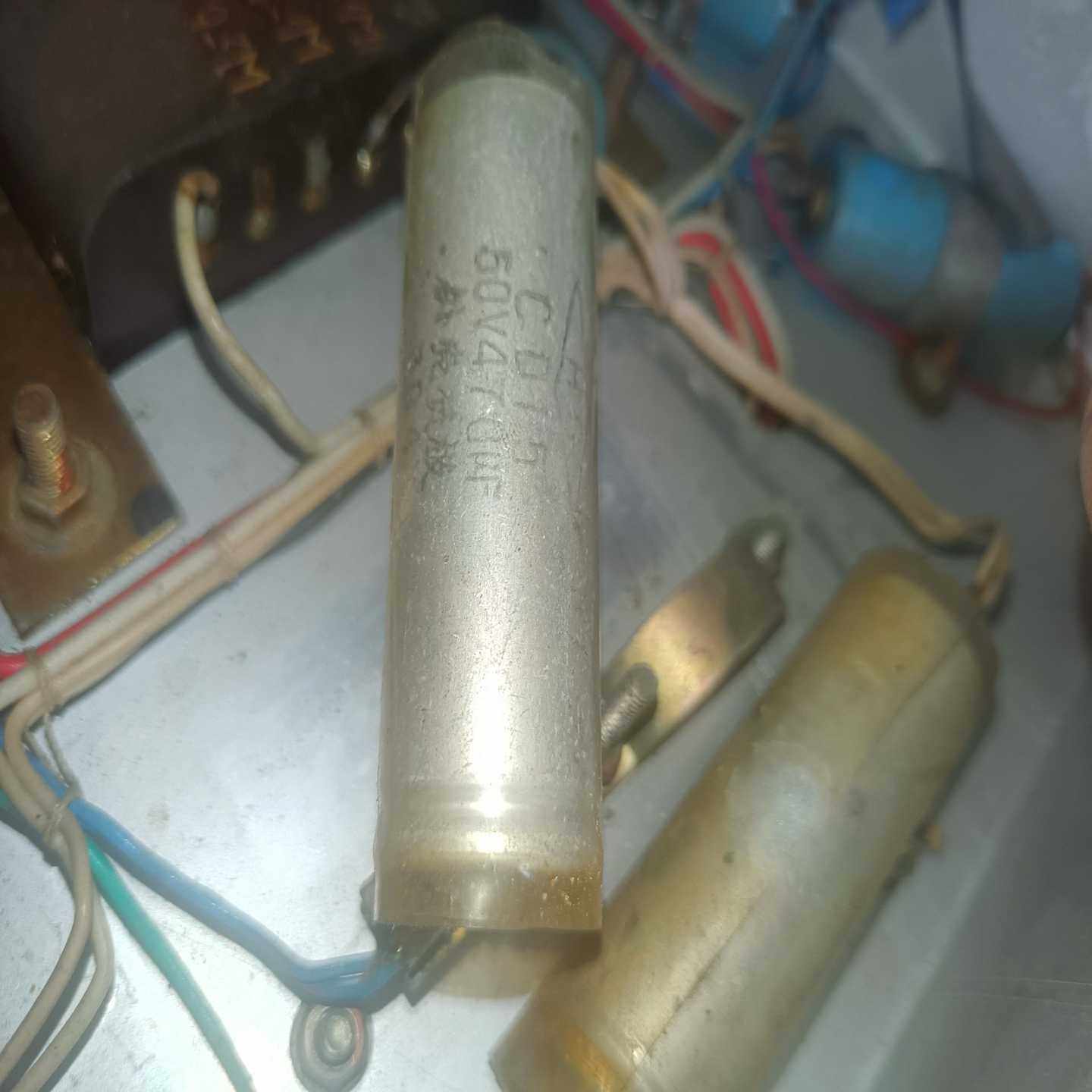 询价老电容一对50v470uf，拆旧的，实物如图，用得上的朋