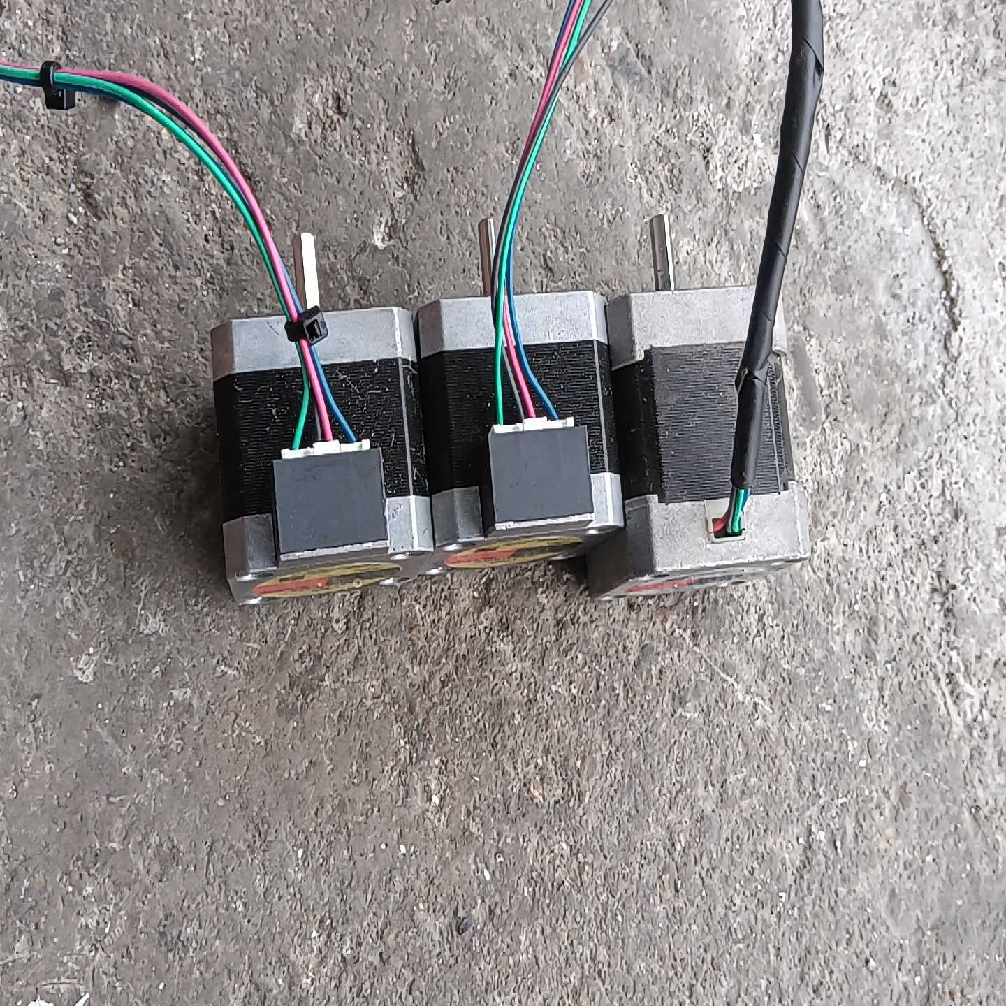 （洋洋设备）东方步进电机PKP244D23A两个PK245DA一个原