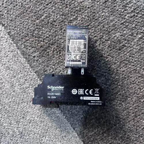 议价施耐德中间继电器底座RXZE1M2C配套RXM2AB2BD中间继电器 现货