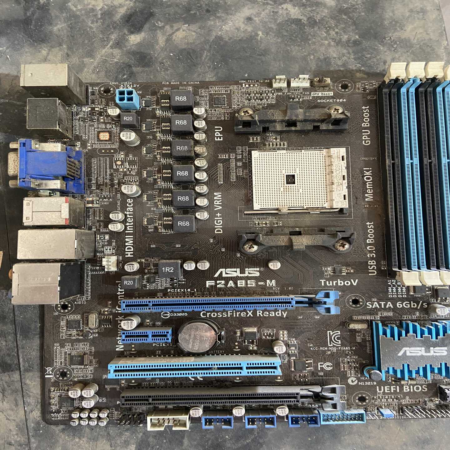 出一块二手华硕主板，型号F2A85-M，支持AMD处理器。主--议价商品