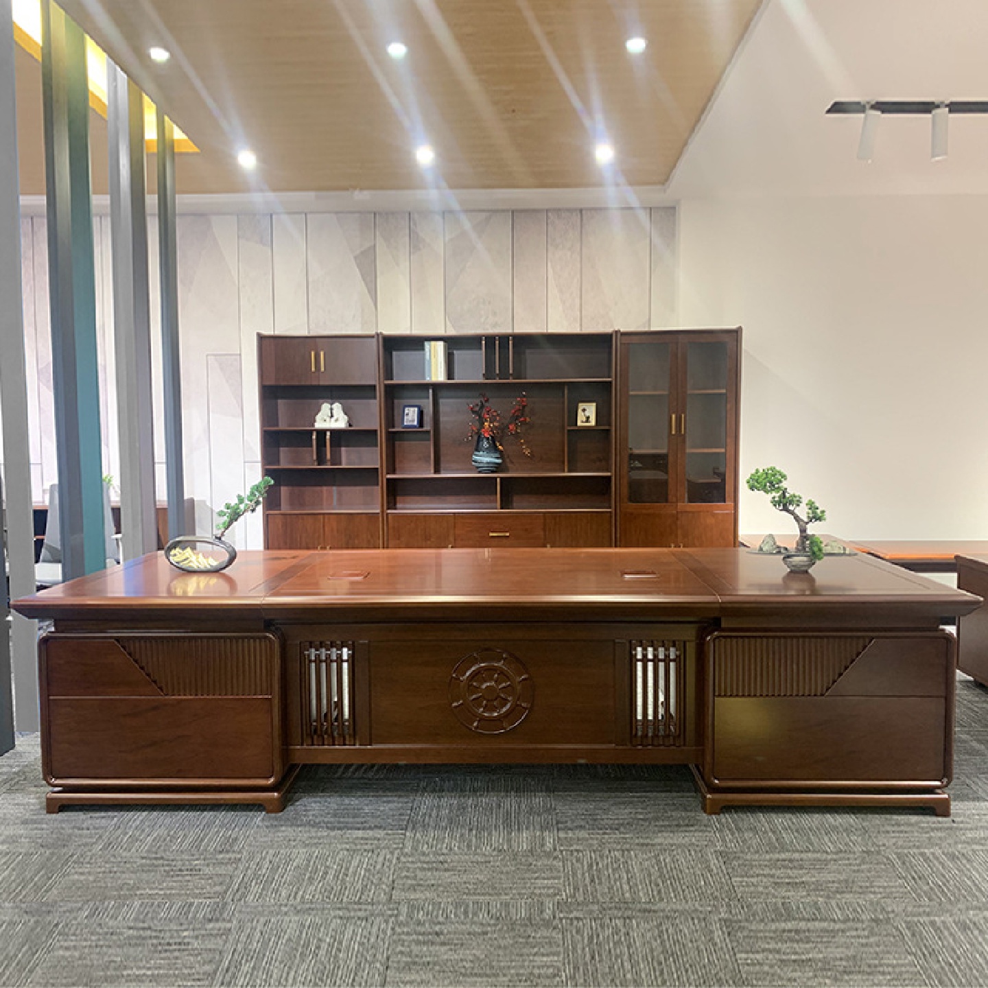 新中式老板桌办公桌组合简约现代大班台高端轻奢总裁办公室家具
