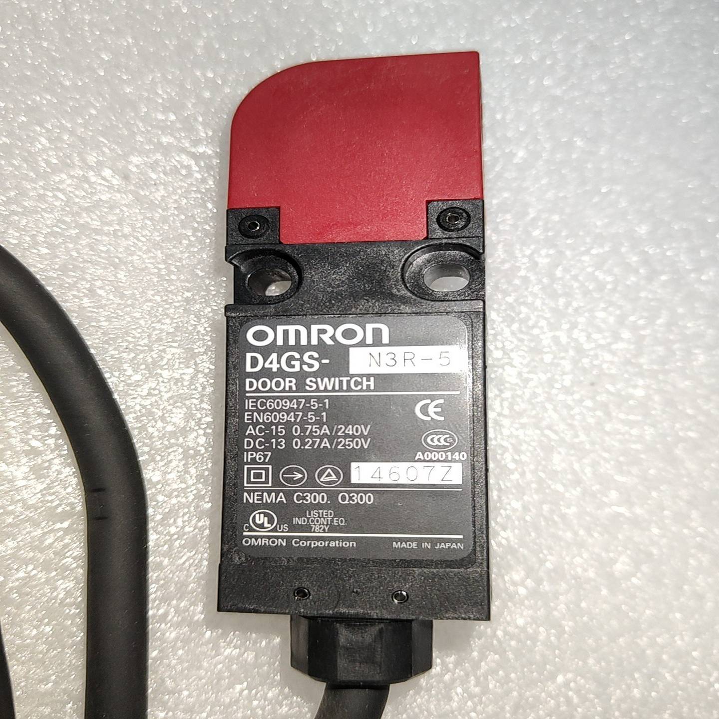 原装欧姆*安全门开关D4GS-N3R-5--议价商品