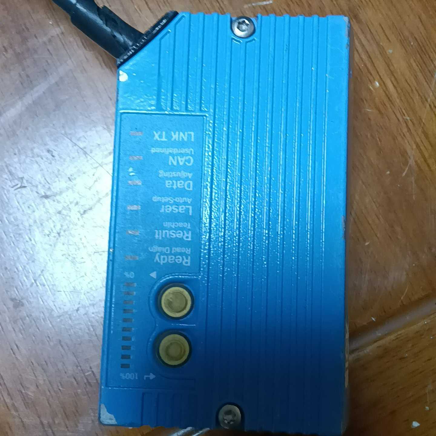 出蓝色的施克牌CLV631-1000型号条码扫描器，成色如图--议价商品