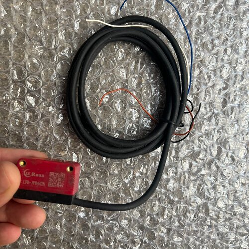 寻黑色专用传感器背景抑制LFNCX442N四线光电开关只有