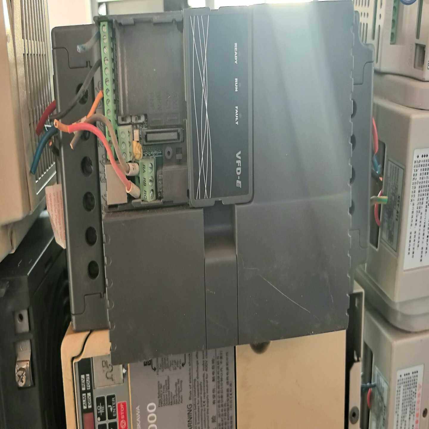 变频器VFD110E43A，功能，成色靓丽，较重