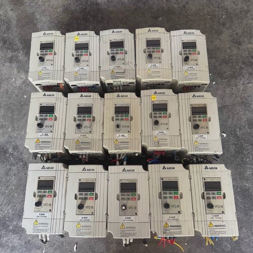 寻I正品台达VFDM变频器0.4KWVFD004M21A
