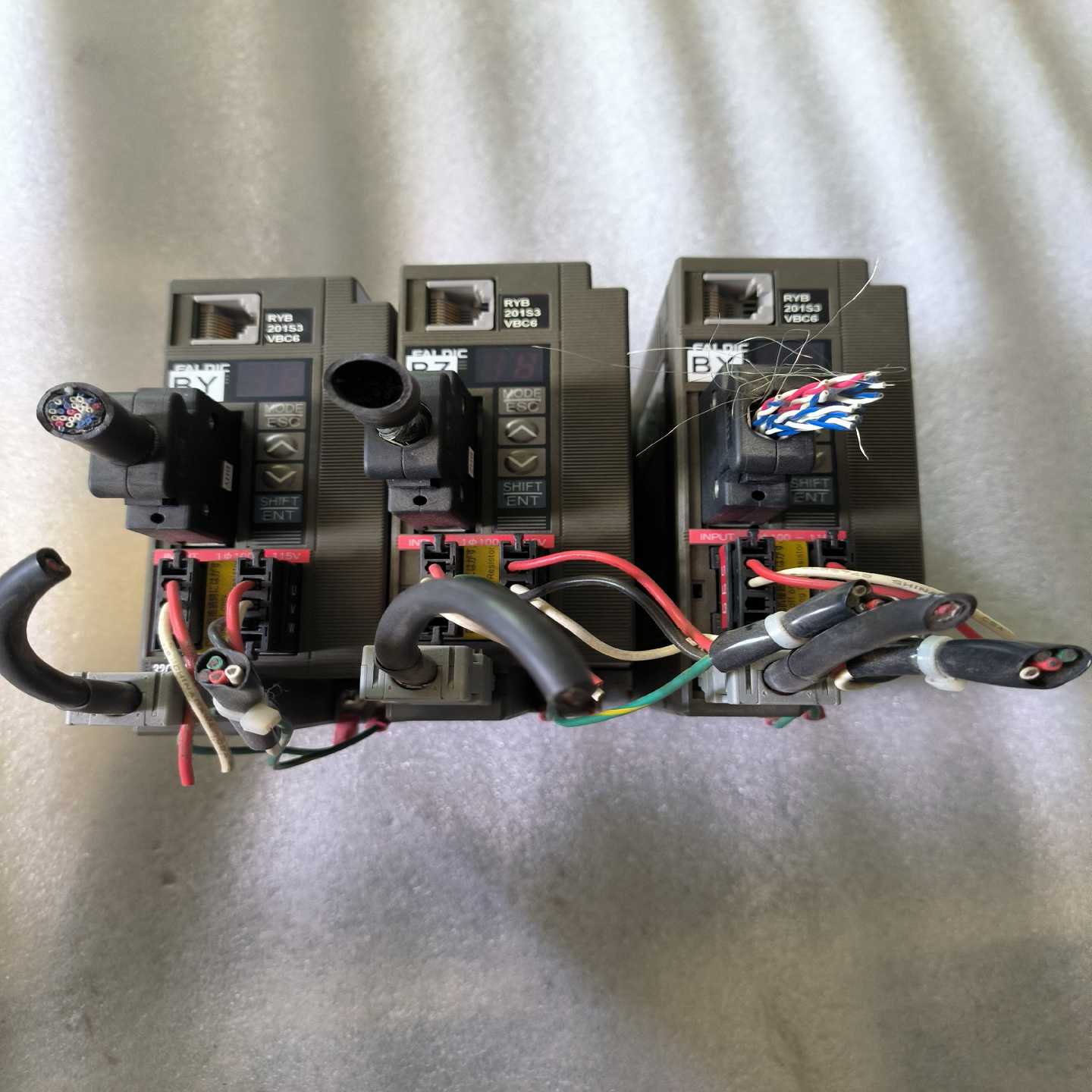 富士伺服驱动器RYB201S3-VBC6，实物拍摄，功能包好【鑫鑫商