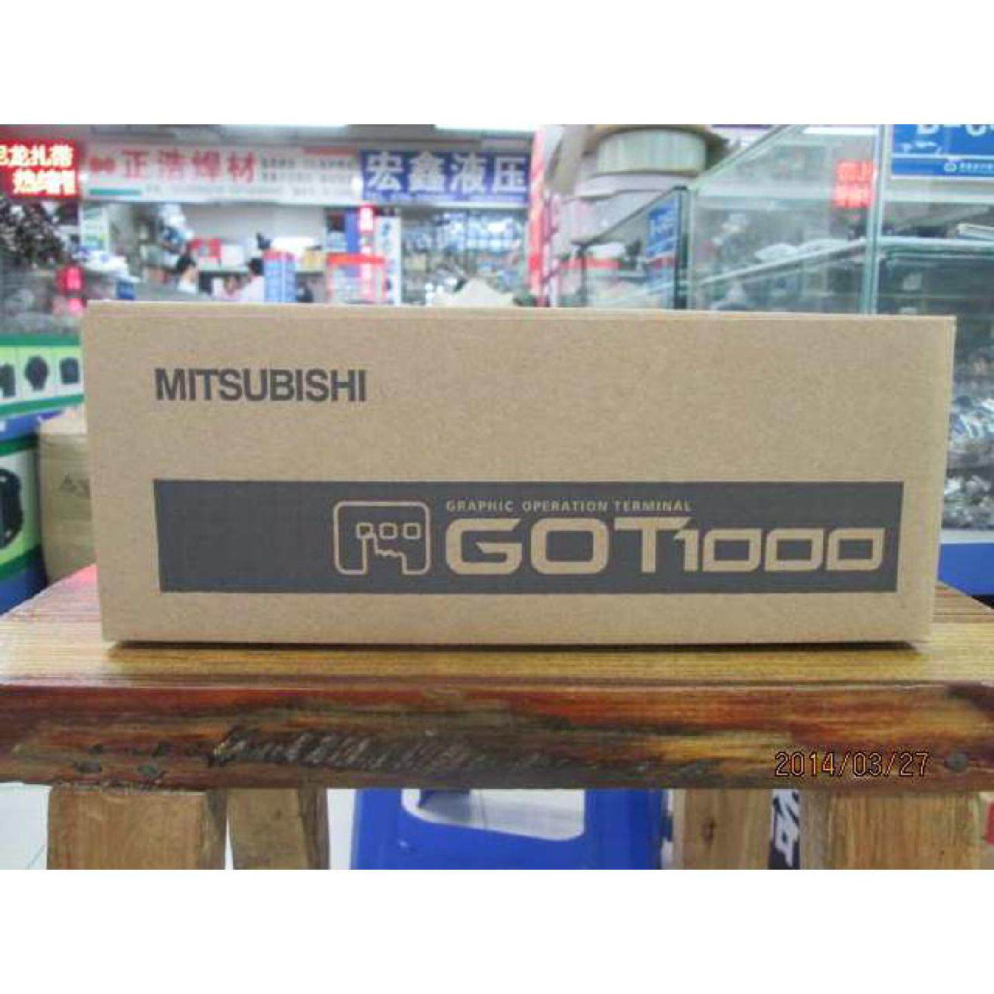 议价全新三菱人机界面 GT1055-QSBD-C 触控屏幕
