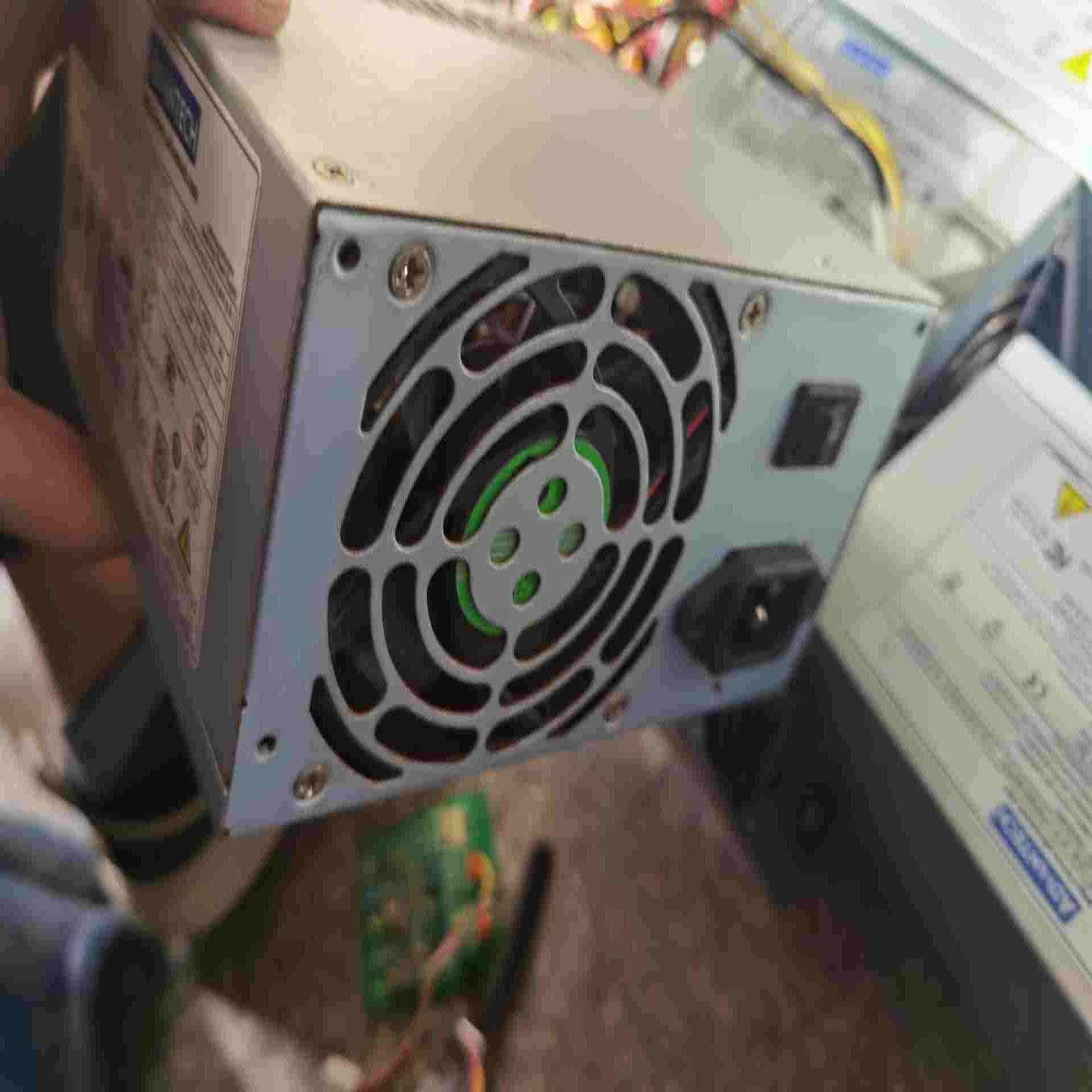 询价~DVD电影电视剧碟片，一共32部，的拍，内容有枪战片，武