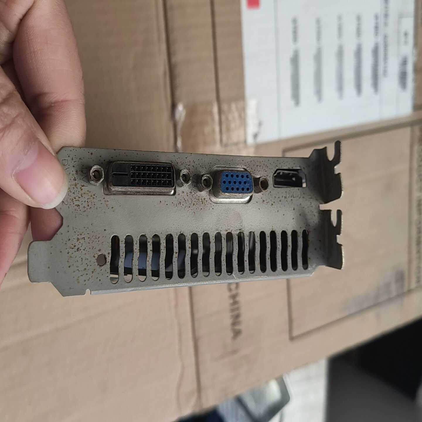 议价七彩虹GT740灵动鲨2GD5，原装拆机接口有点锈迹功能包好