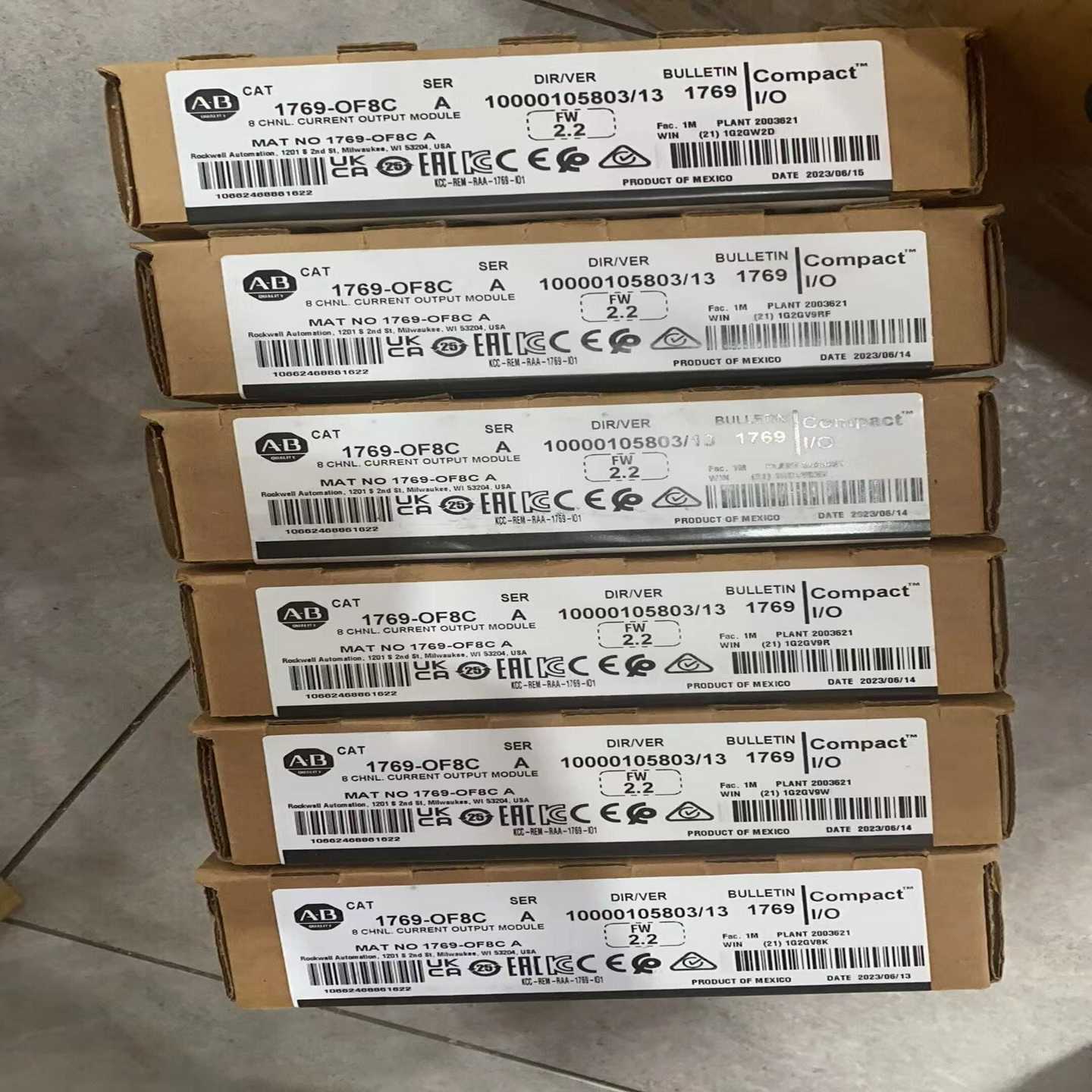 1769-OF8C  2（电子设备）