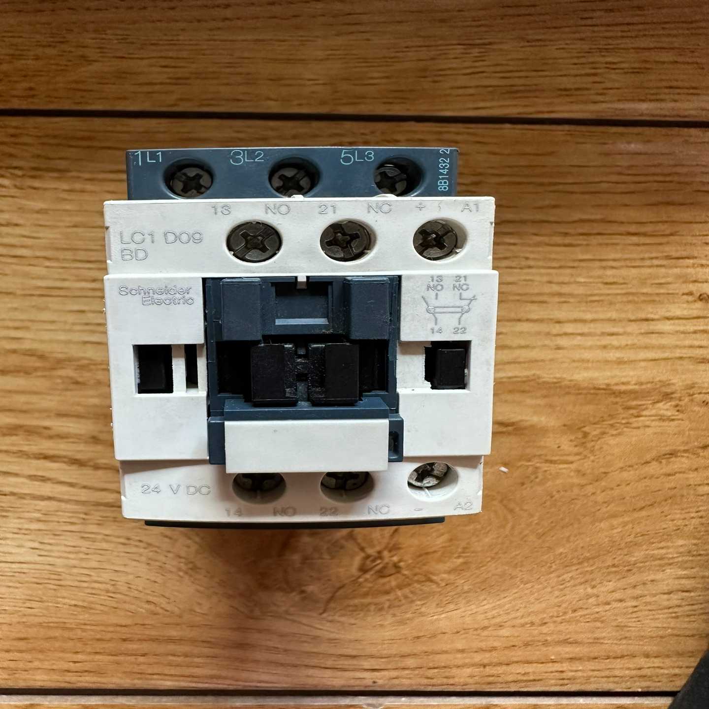 直流接触器,LC1D09 BD~询价