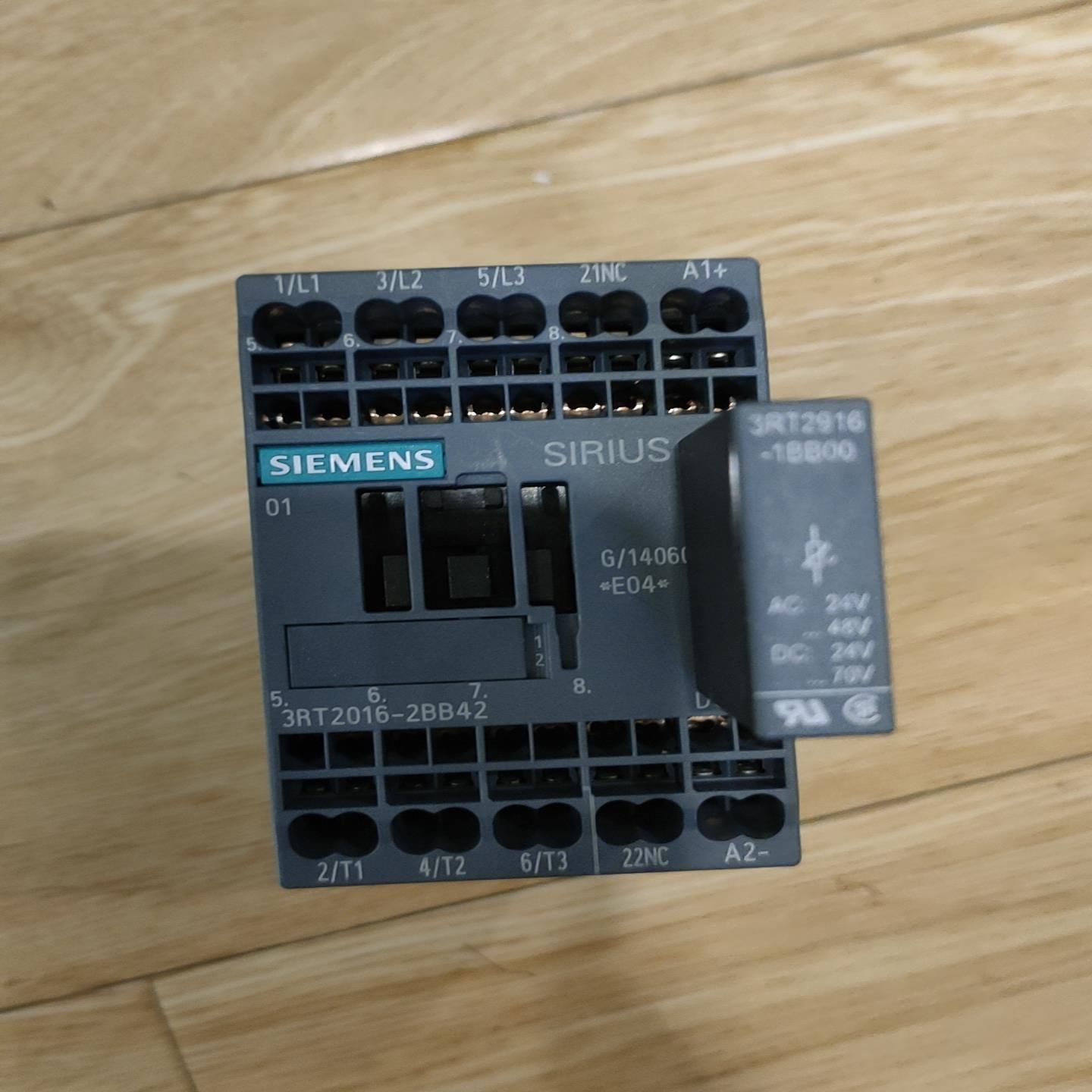 接触器3RT2016-2BB42实物图，无包装，适用