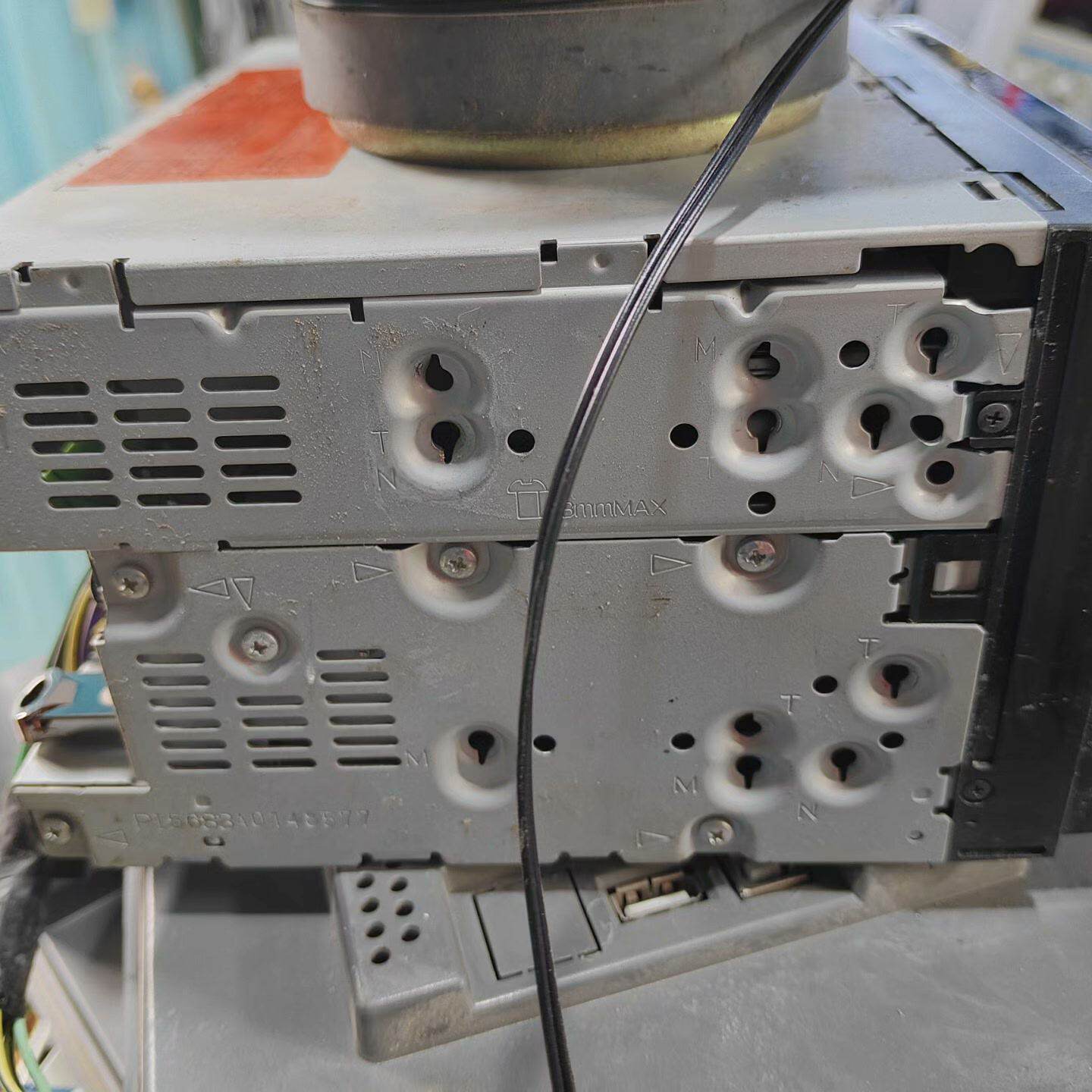 先锋AVH-P4300DVD 先锋进口DVD机  ,机器靓仔--议价商品