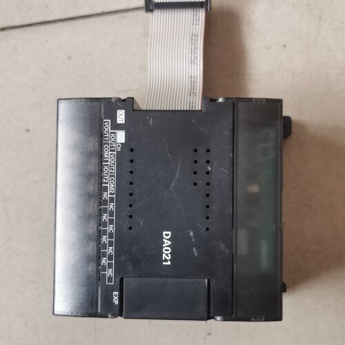 【询价】CP1W-DA021 PLC，实物图 成色如图适用