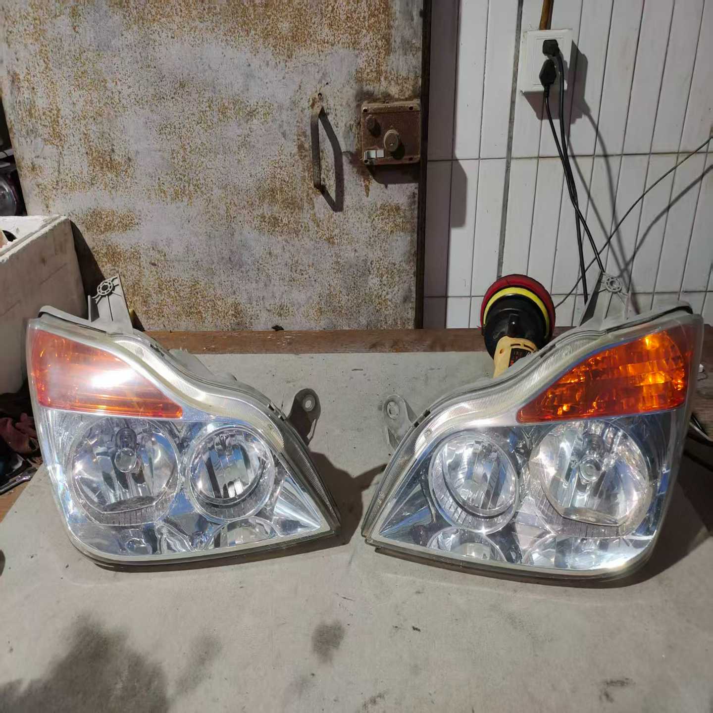 海马福仕达原装前大灯总成，左右一对都有，原车拆车件，灯罩透明