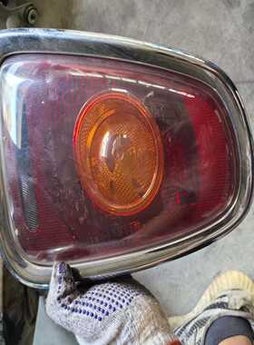 宝马迷你R56后尾灯总成，原厂拆车件，红色灯罩，带转向灯和刹--