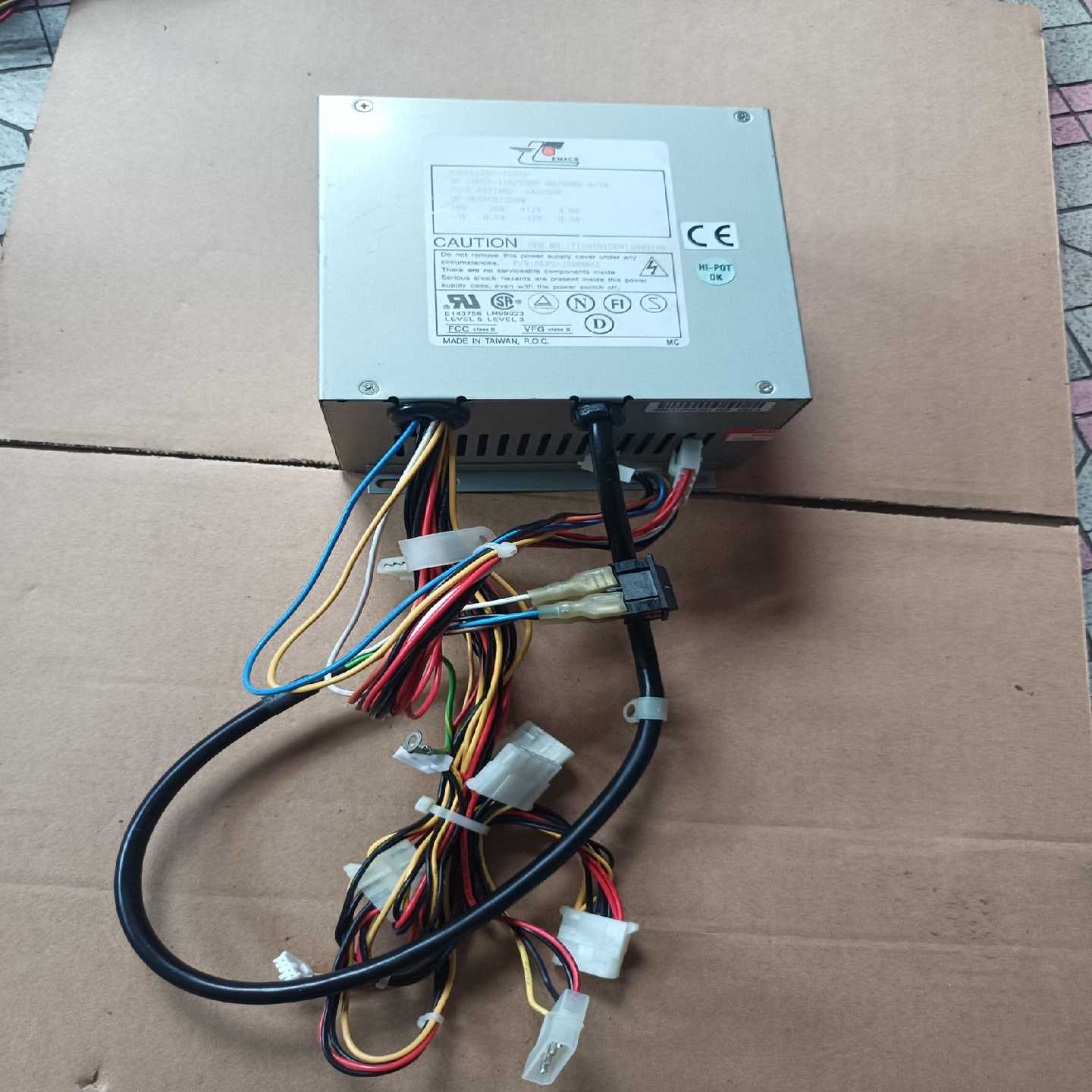 新巨LP2-4250FAT电源带P8P9接口成色新(亚飞商行）