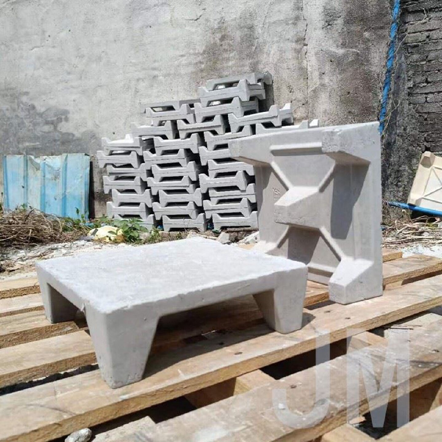 隔热砖楼顶顶层防晒耐高温四脚五脚质量好可踩天台隔热砖厂家直销