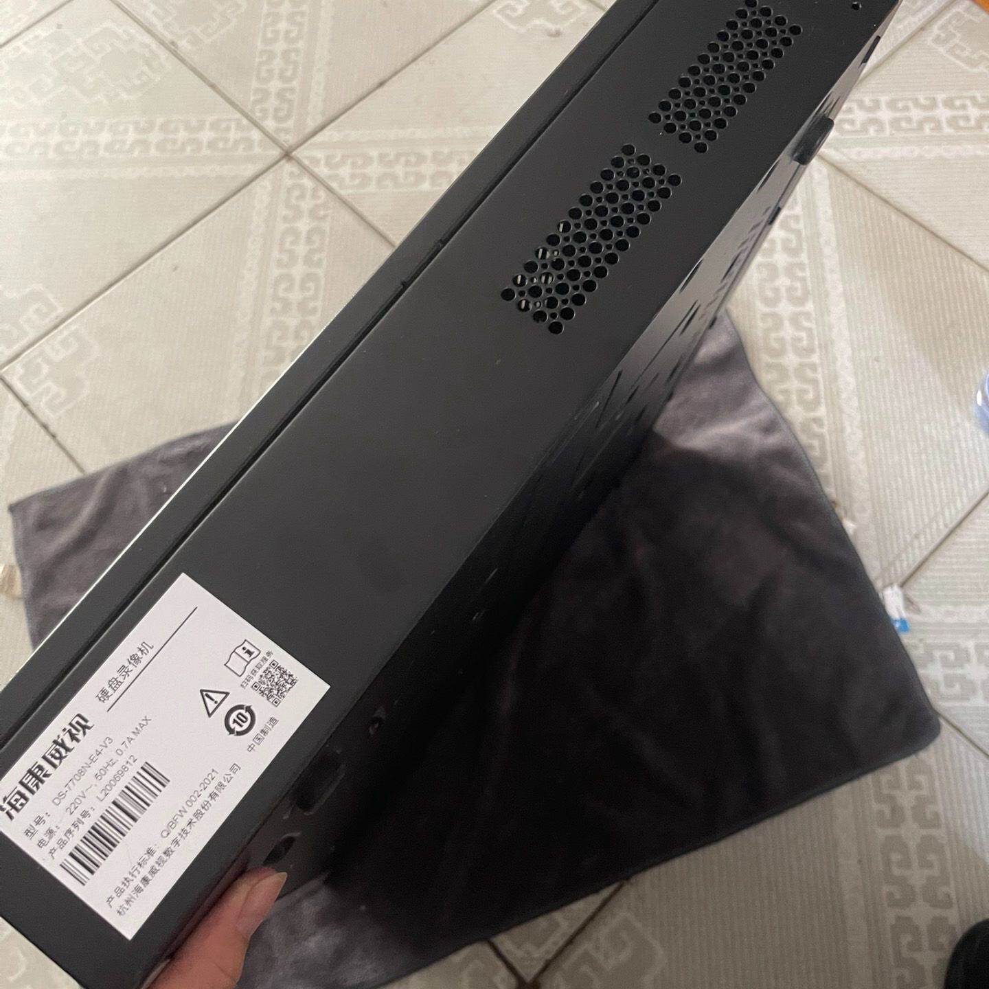海康威视DS-7708N-E4-V3 高性能网络硬盘录像机--议价商品