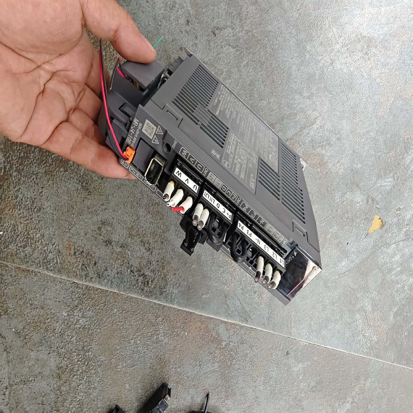 议价拆机三菱伺服驱动器MR-J4-10B