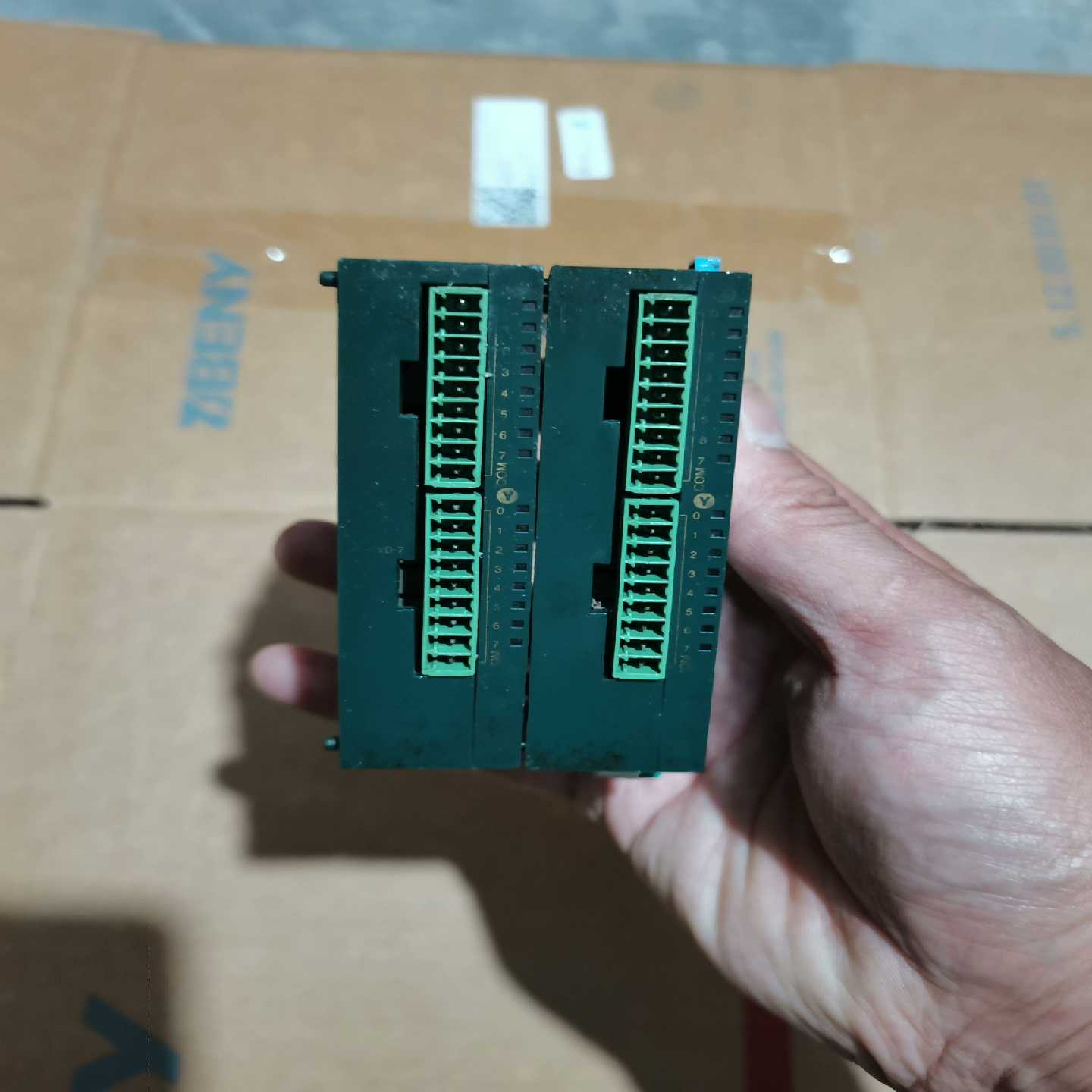 的PLC,型号FPO—E16RS,有2个。用的 ,成(佳毅工控)