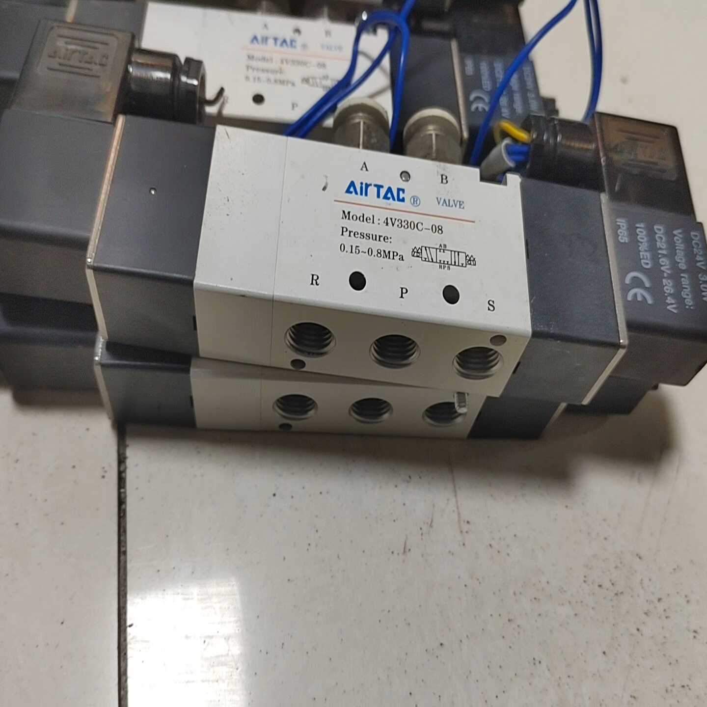 议价亚徳客电磁阀4V330C-15DC2T43.0W现货/维修