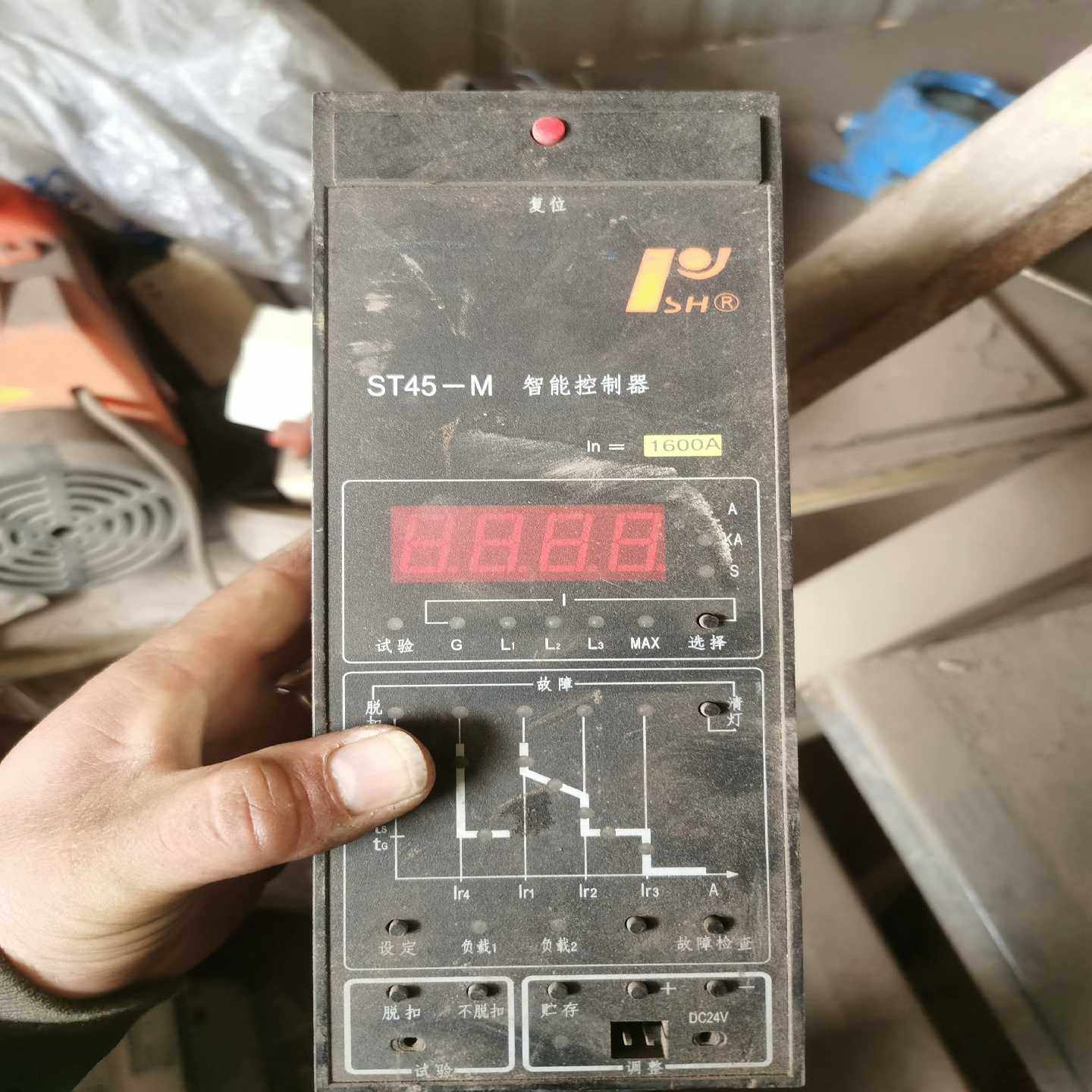 询价~智能断路器控制器，的，有一台天水213的，还有一台其他品