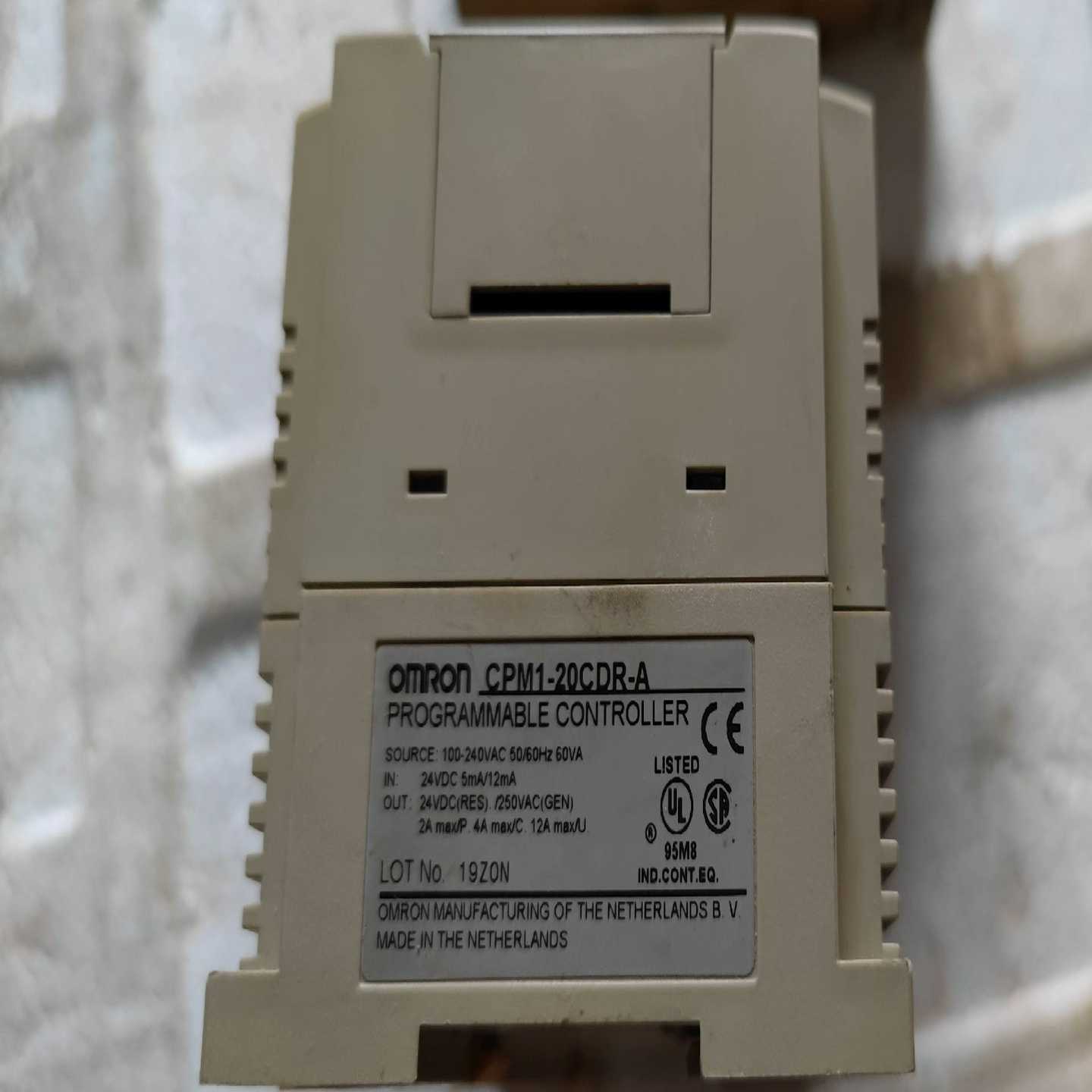 PLCPLC型号CPM1A-40CD；议价