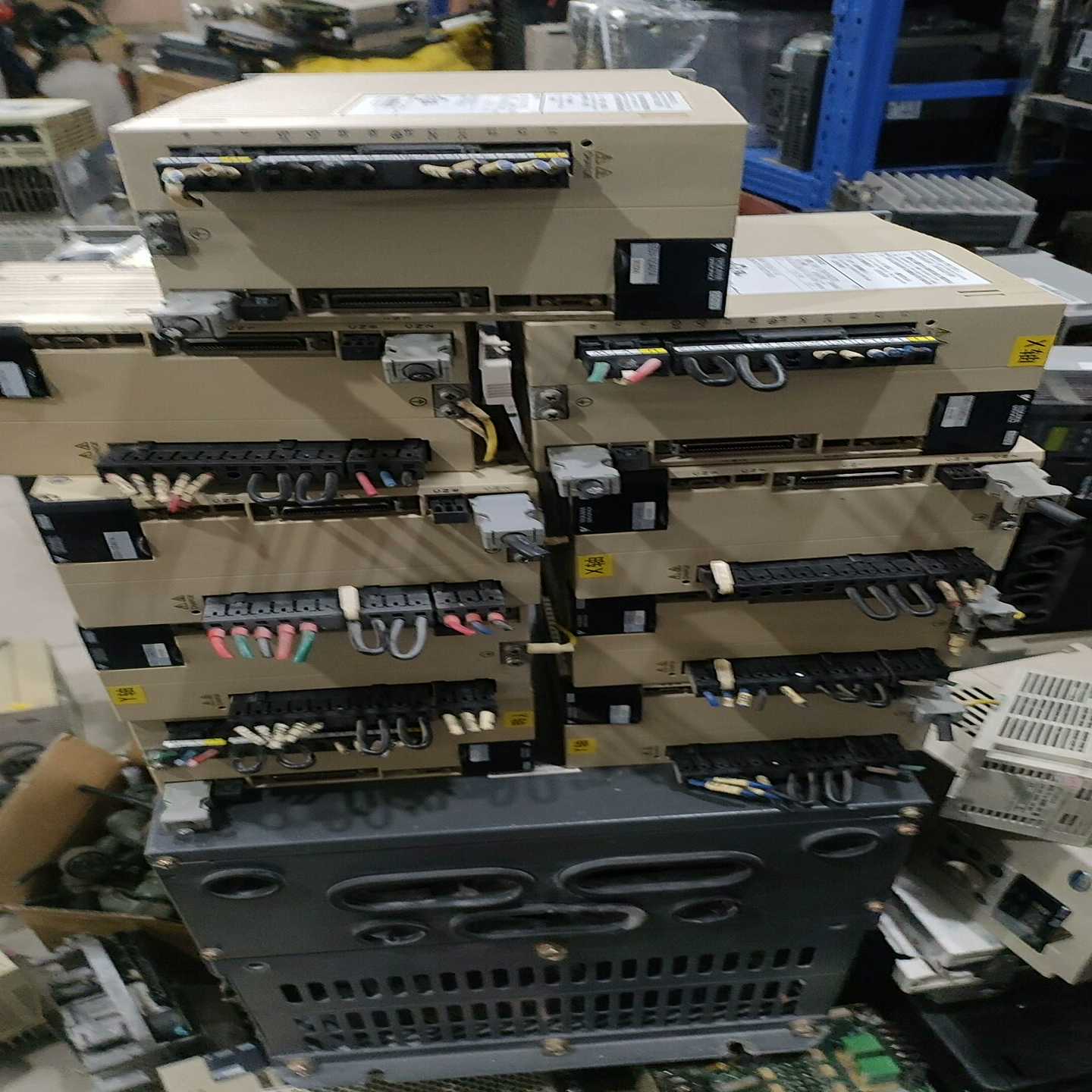 议价安川V-12001驱动器，功能完好，成色如图，拆机