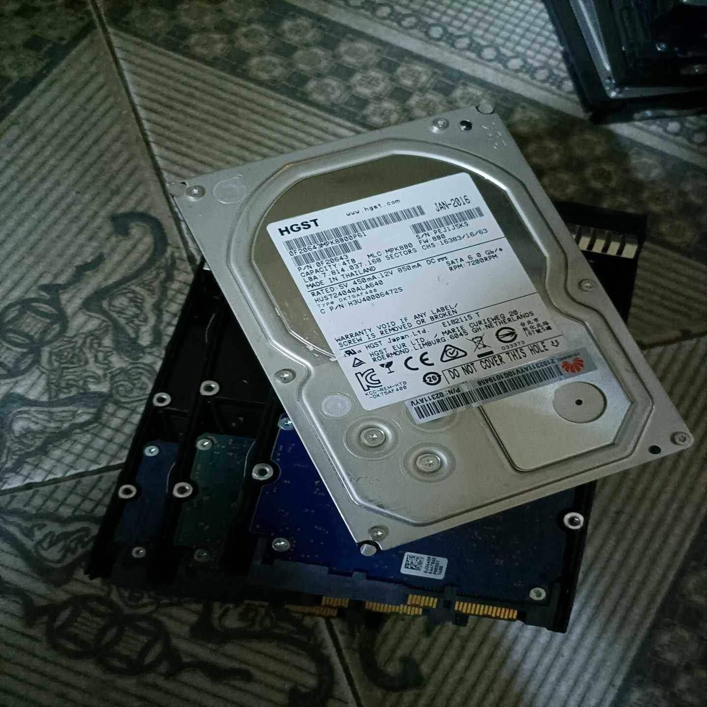 议价日立4T企业级硬盘，型号HUS724040ALA640，3.