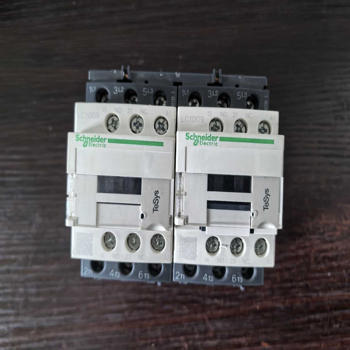 LC2D09B7C可逆接触器（AC24V）一只。~询价