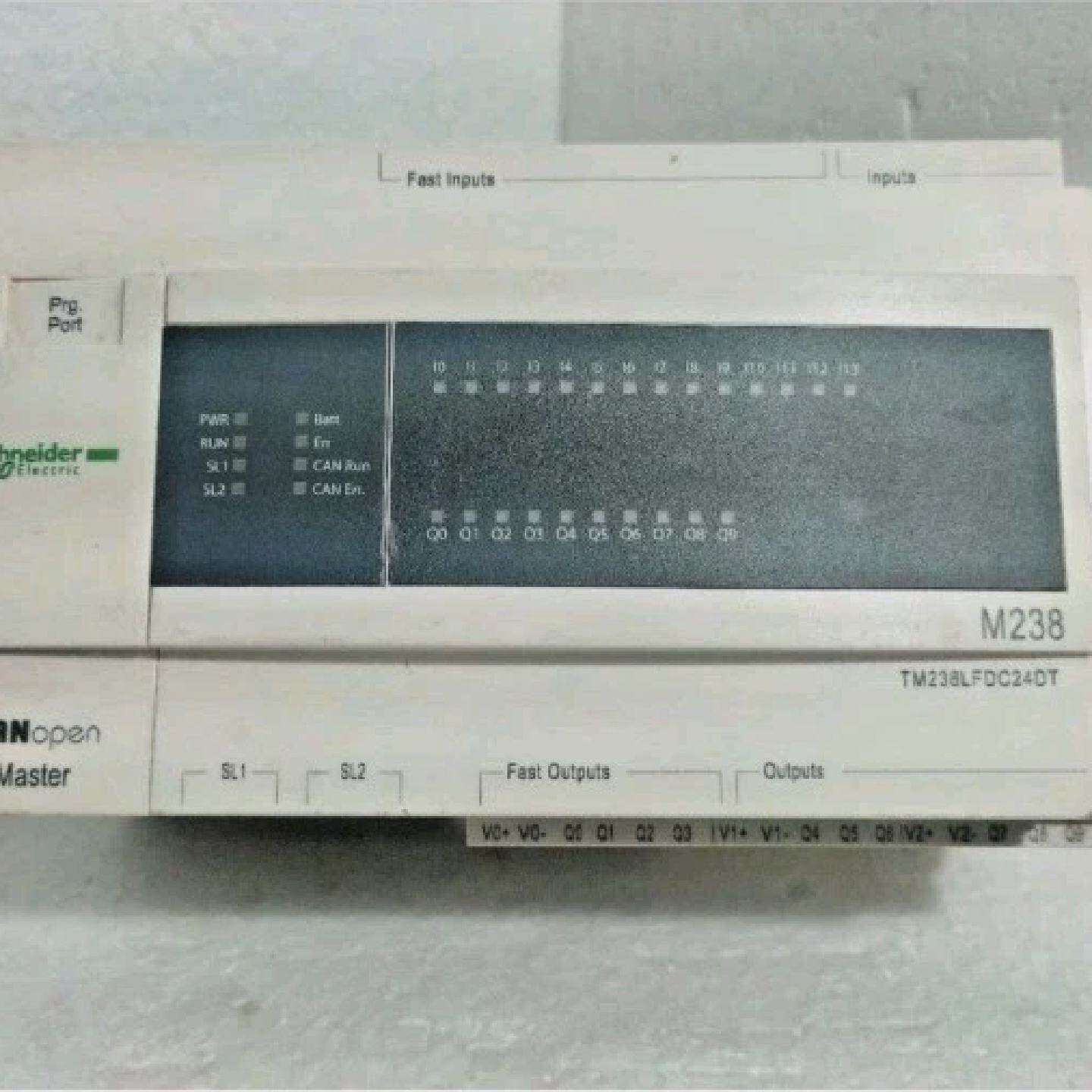 Schneider Modicon TM238LFDC24DT PLC  24VDC  14DI  10DO  Cont - 实物图
