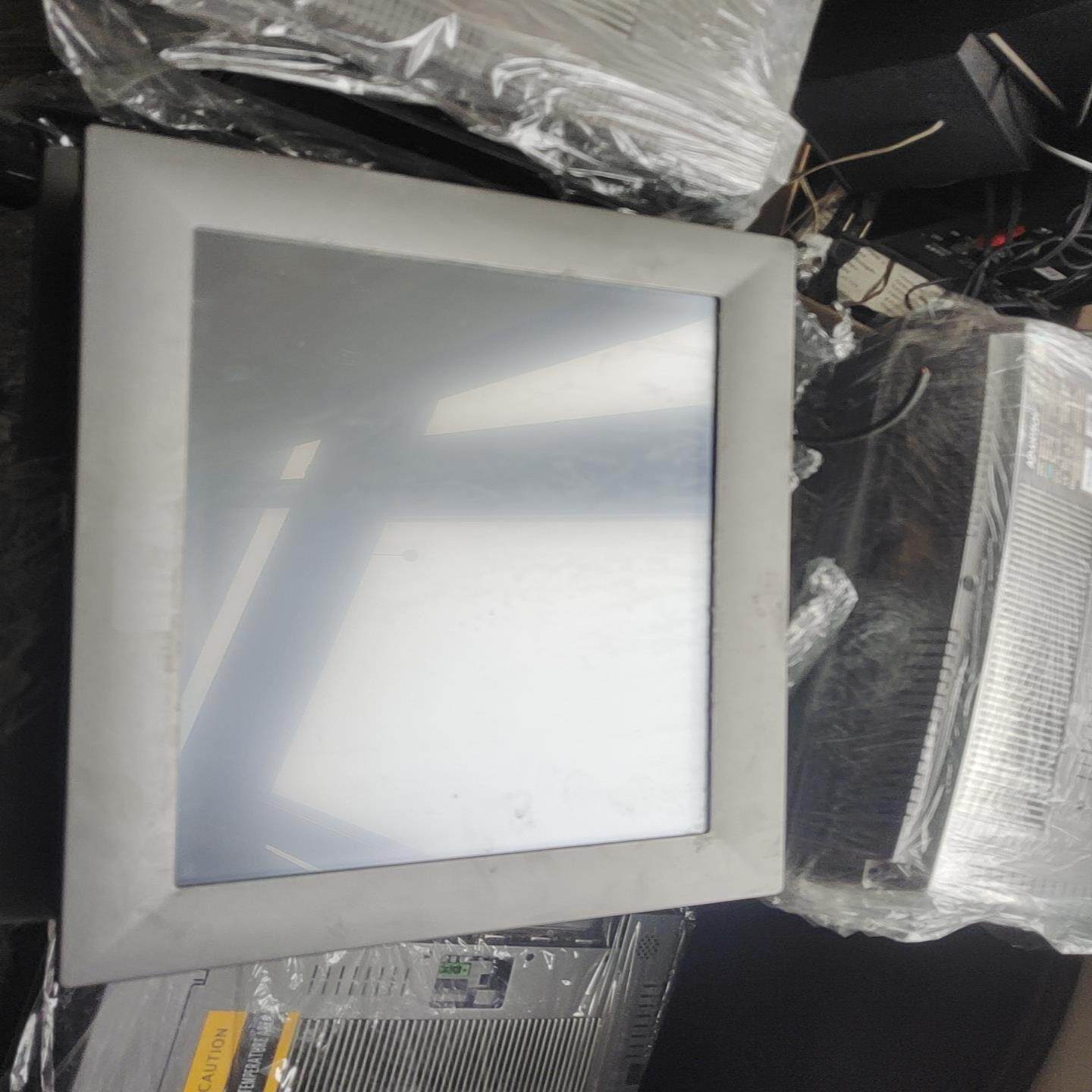 TPC-1570H-C1AE质量差通电没反应用着用着