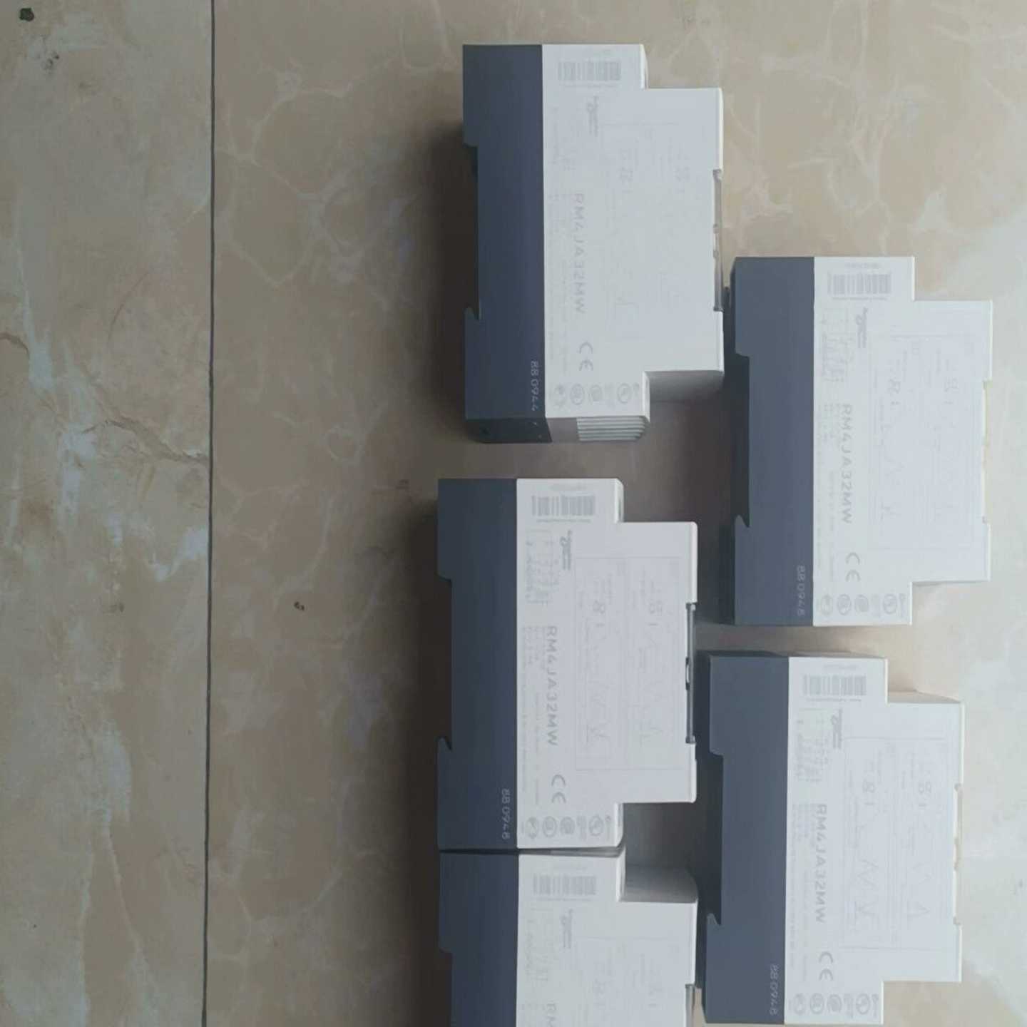 议价施耐德RM4JA32M共有5台打包出t现货/维修