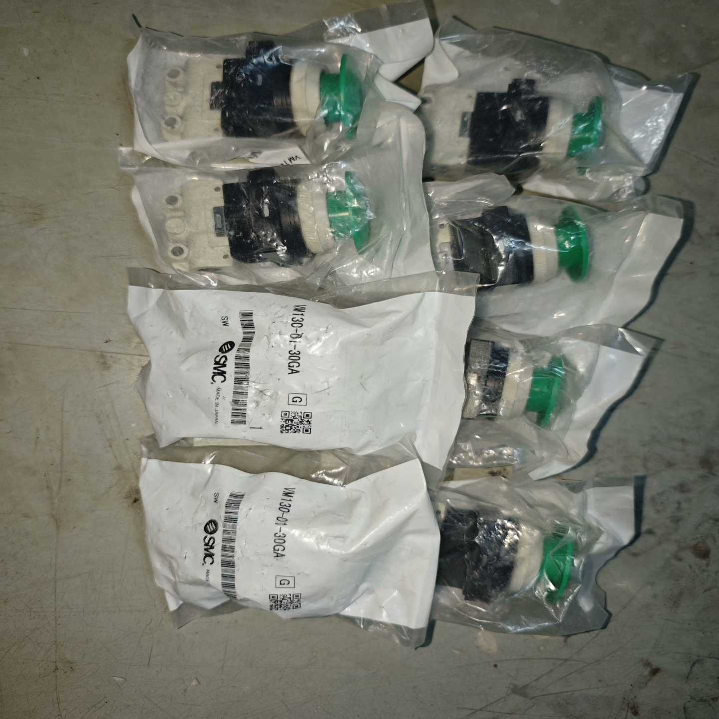 气动按钮开关，型号VM130-01-30GA，全新原装