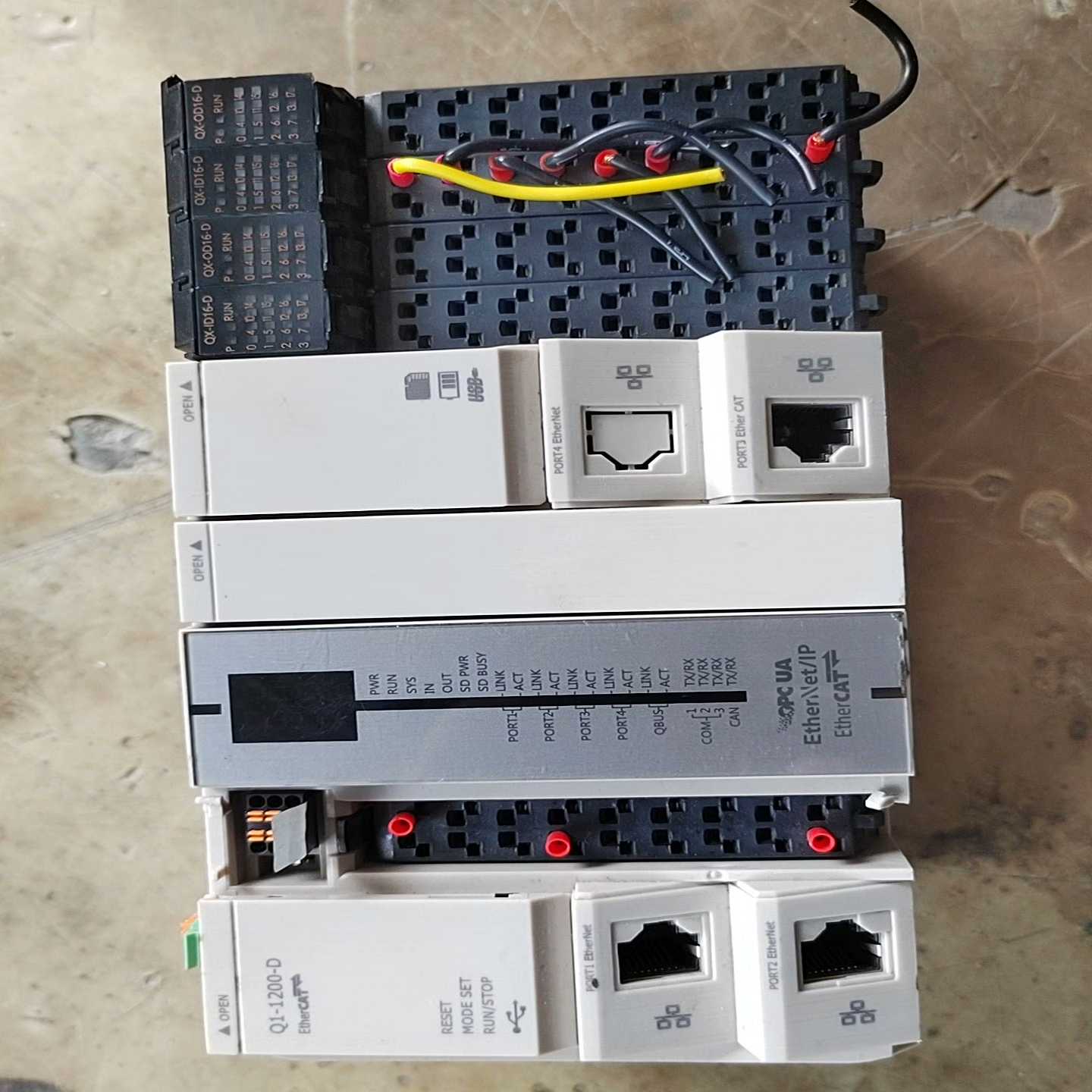 禾川PLC，Q-1200-D，1个，QX-ID16-D，2个-议价