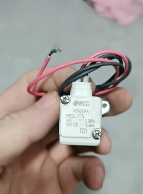 SMC电磁阀VDW20AA，是新的未使用过的，表面有划痕-议价