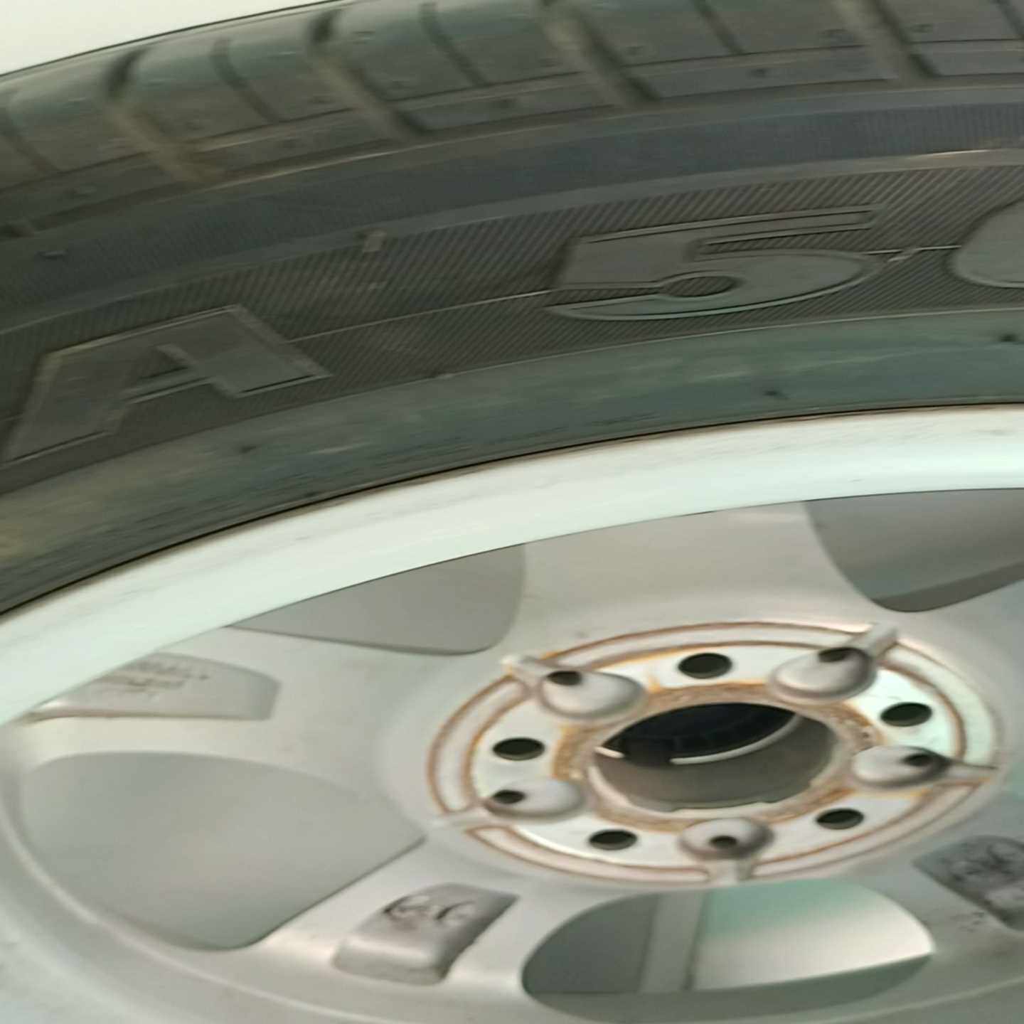 询价奔驰威霆原装17寸轮胎轮毂新车改装换下，轮胎型号：235/5
