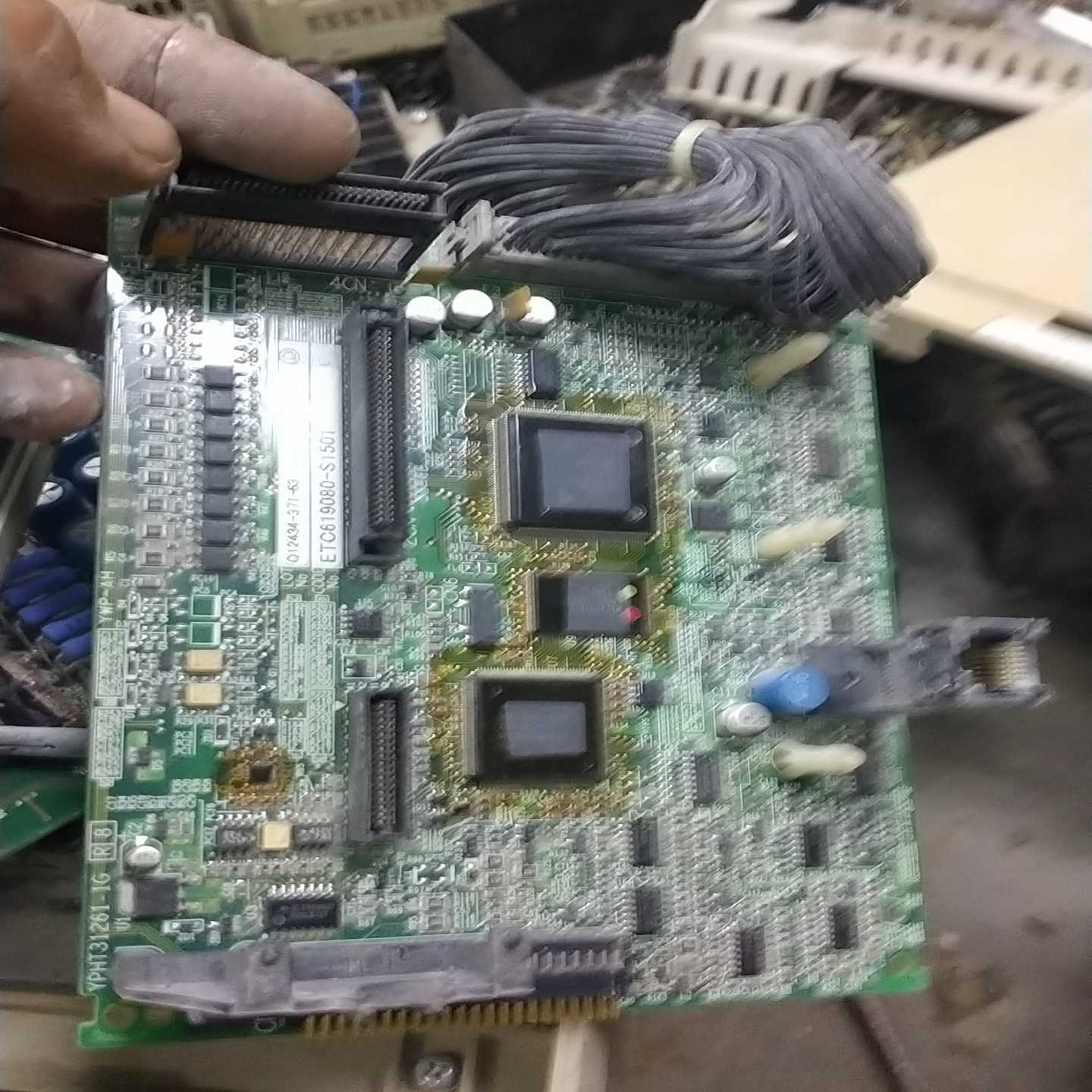 议价安川CIMR-F7B40Z15变频器主板,驱动板,面板等所有板现货/维