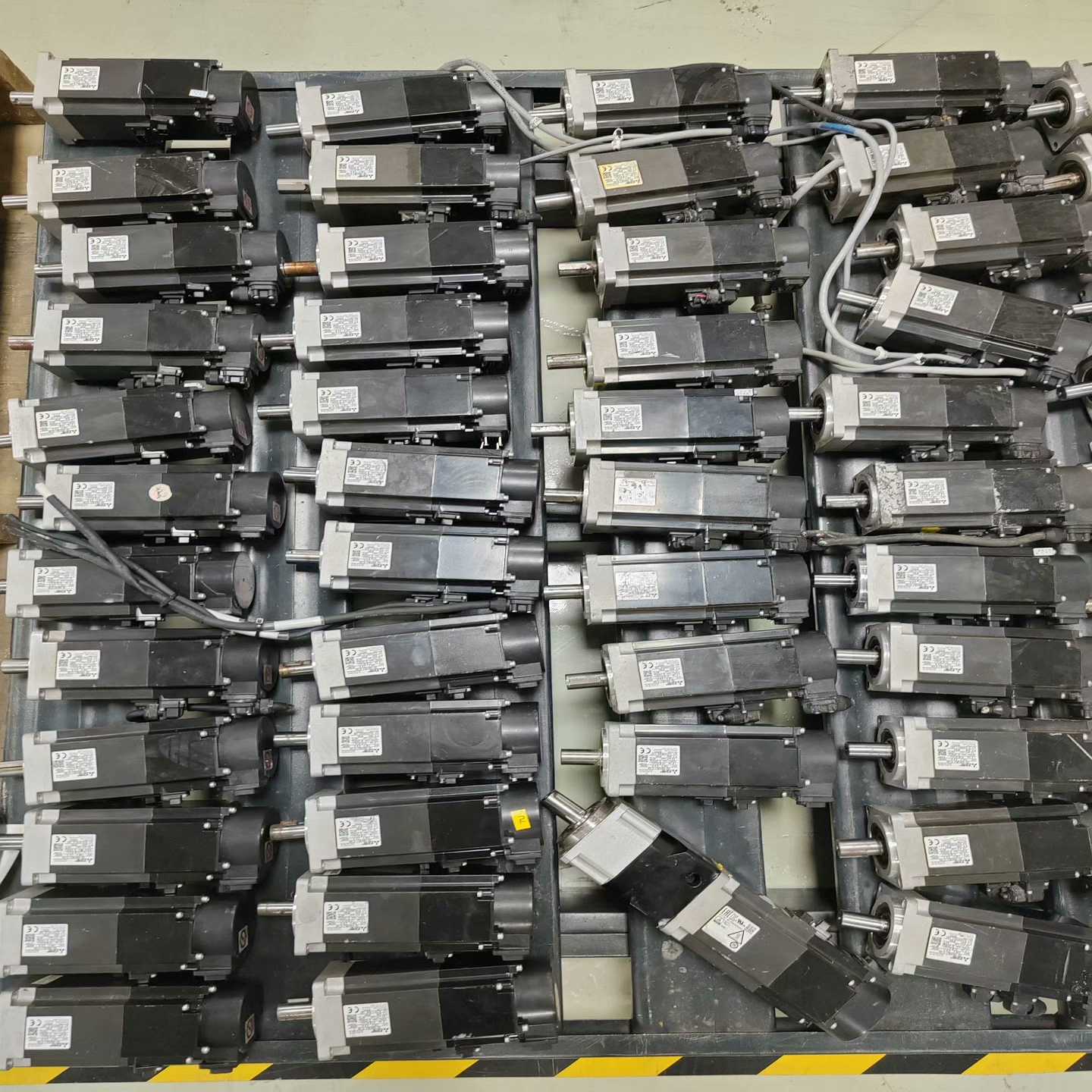 HG-KN43BJ-S100，三菱伺服电机400w带刹车，二