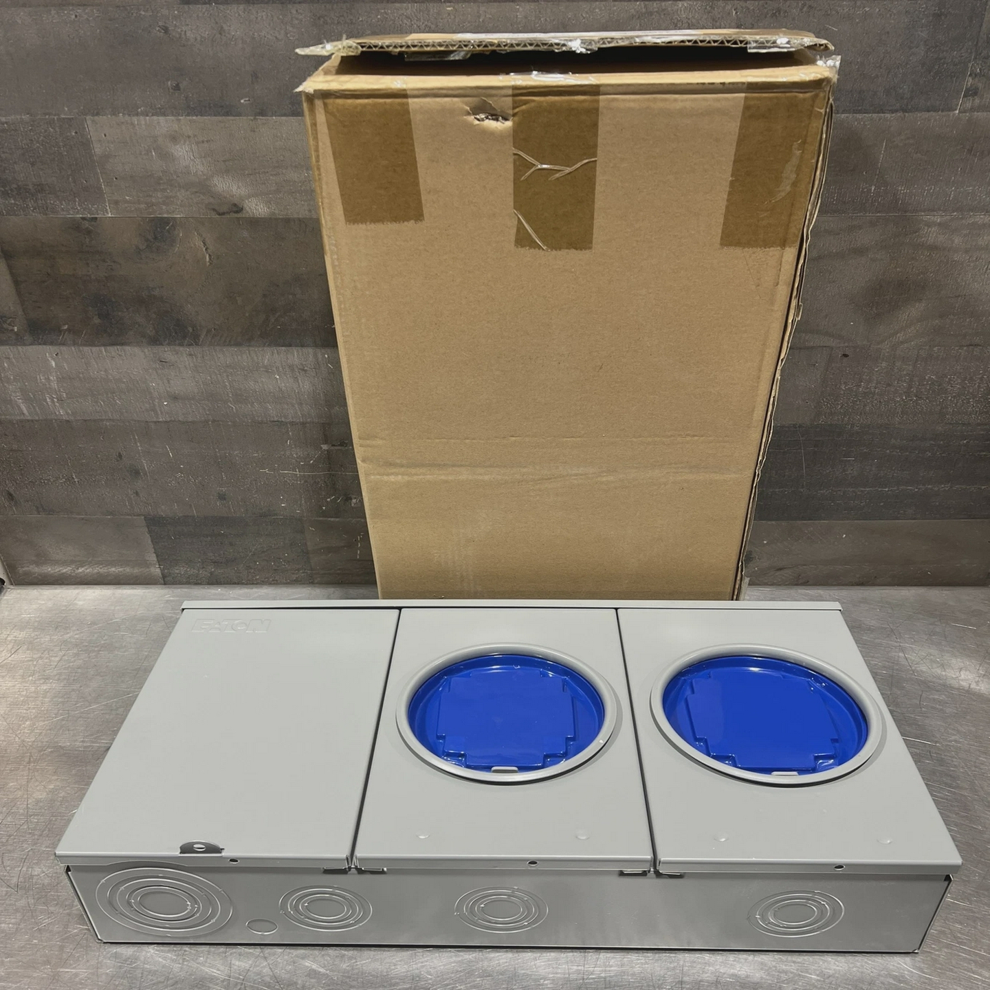 EATON2KNU1CLX2GANG100ASTUD类型底盘Nos剩余