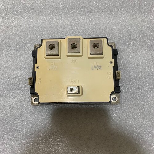 溢价-CM600YE2N12F模块成色如图的联系