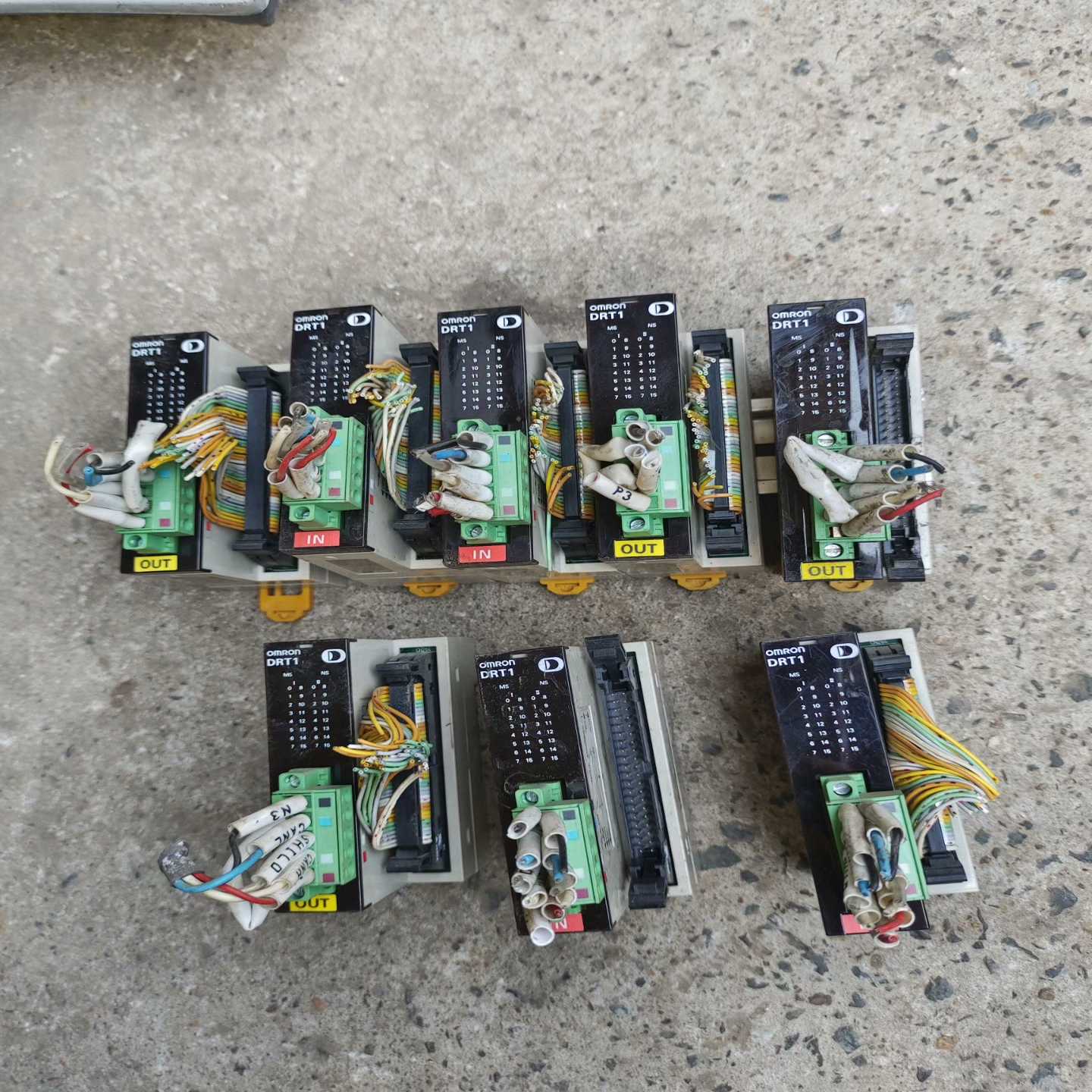 欧姆龙DRT1-0D32ML远程终端模块，一共8个，拆机下来议价