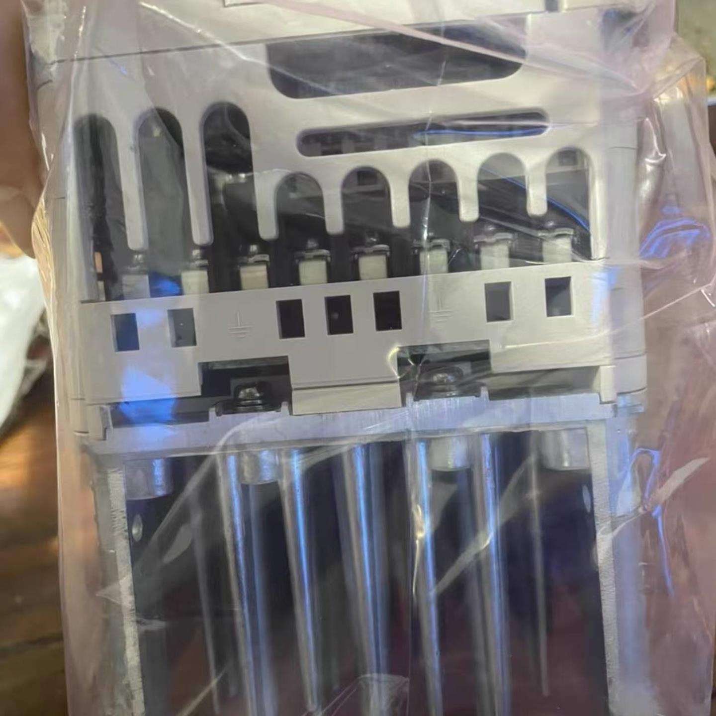 配件CIMR-VA2A0006BBA CIMR-VA2A0008BBA 安川变频器现货议价