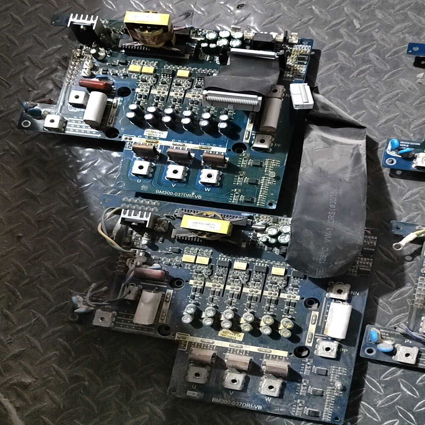 议价日业37KW变频器BM300-037DRI-VB驱动板带15